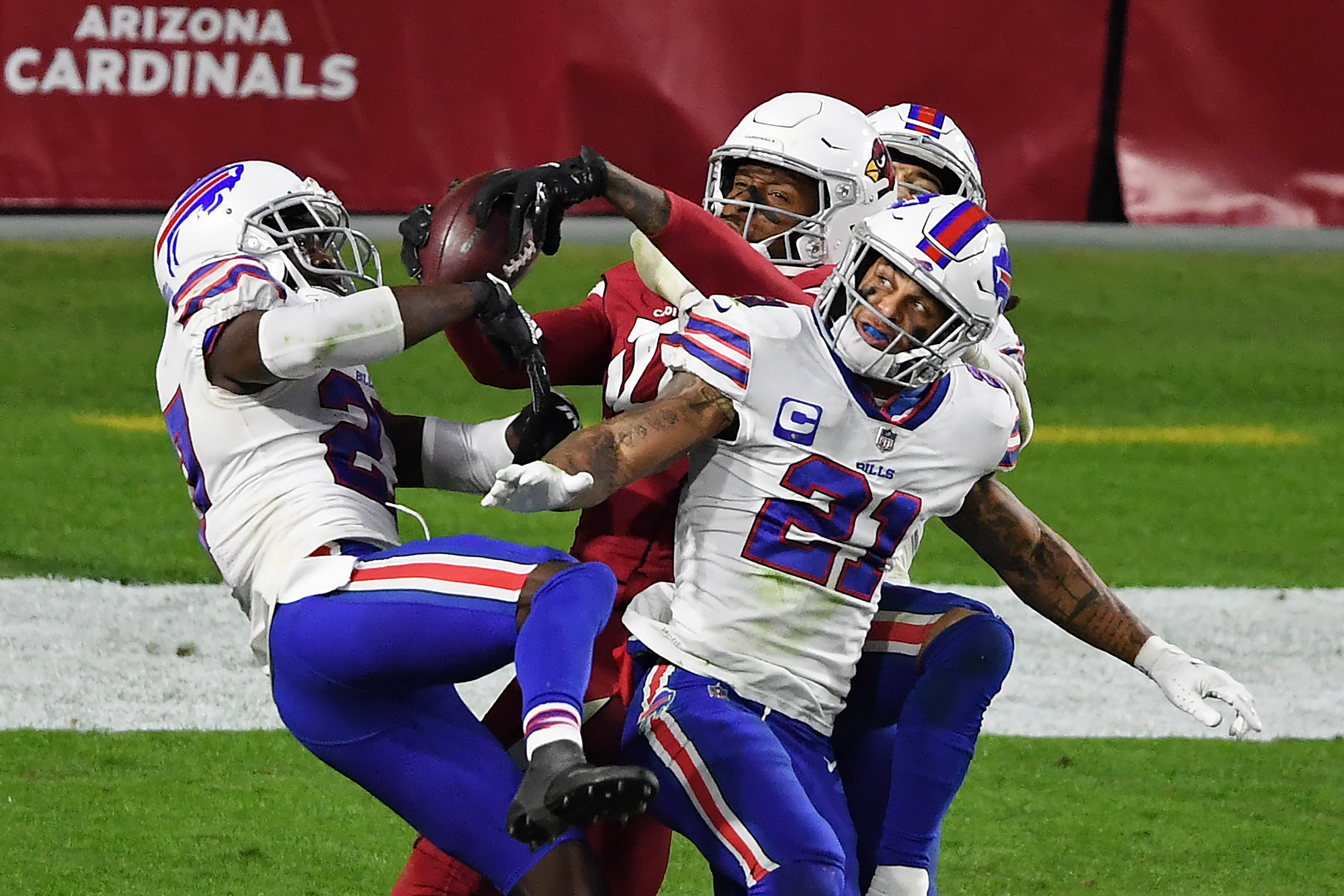 Cardinals stun Bills 32-30 in final seconds