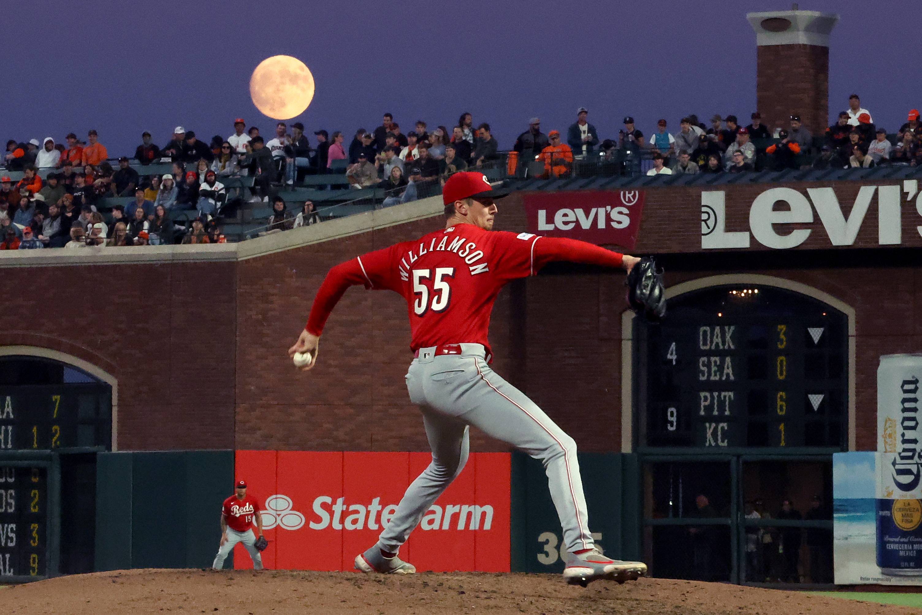 Hunter Greene among 3 Reds pitchers to go to COVID-19 list