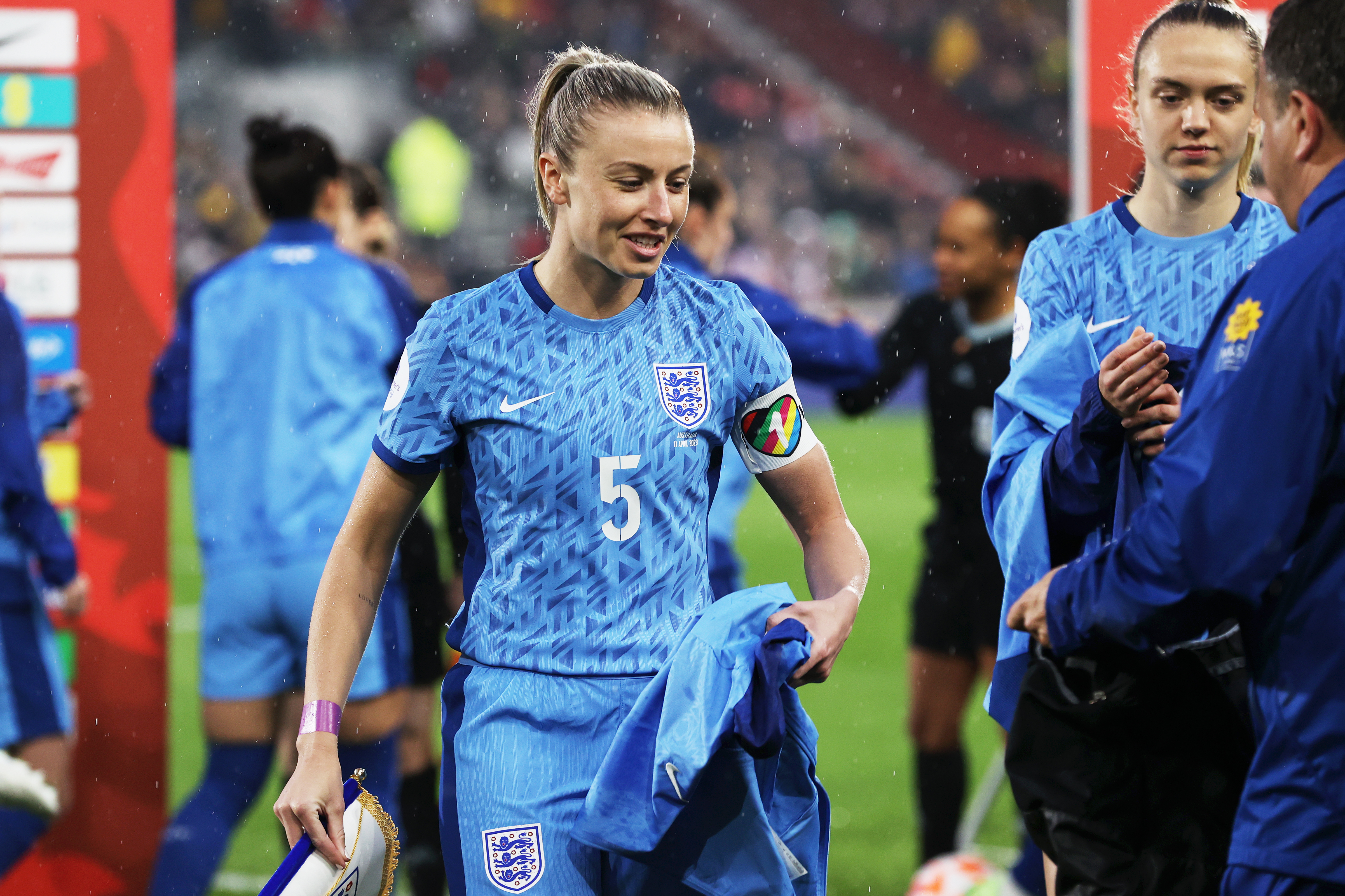 England's Leah Williamson leaves Arsenal game with injury - The