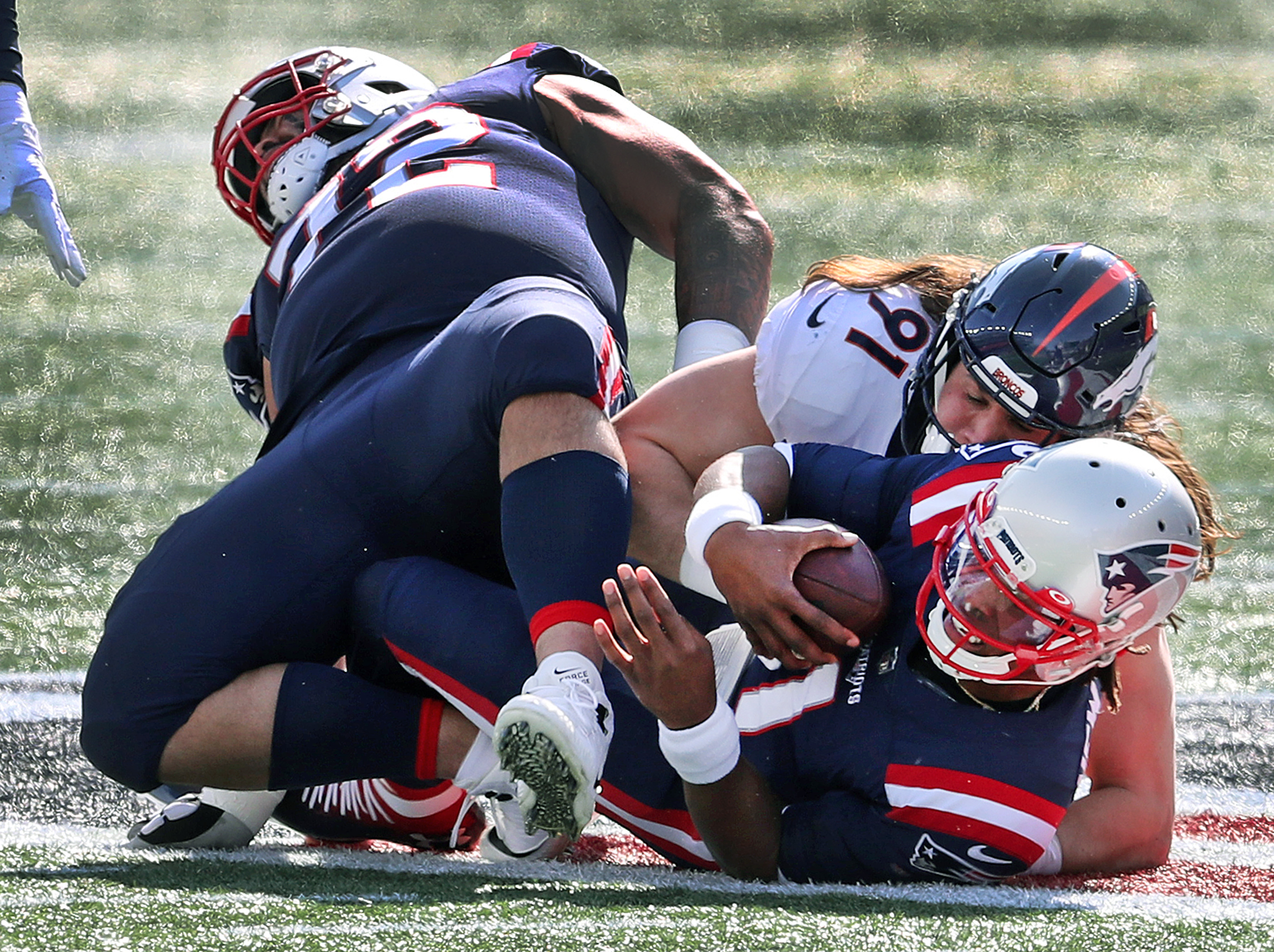 Patriots continue their O-line shuffle in preseason game against