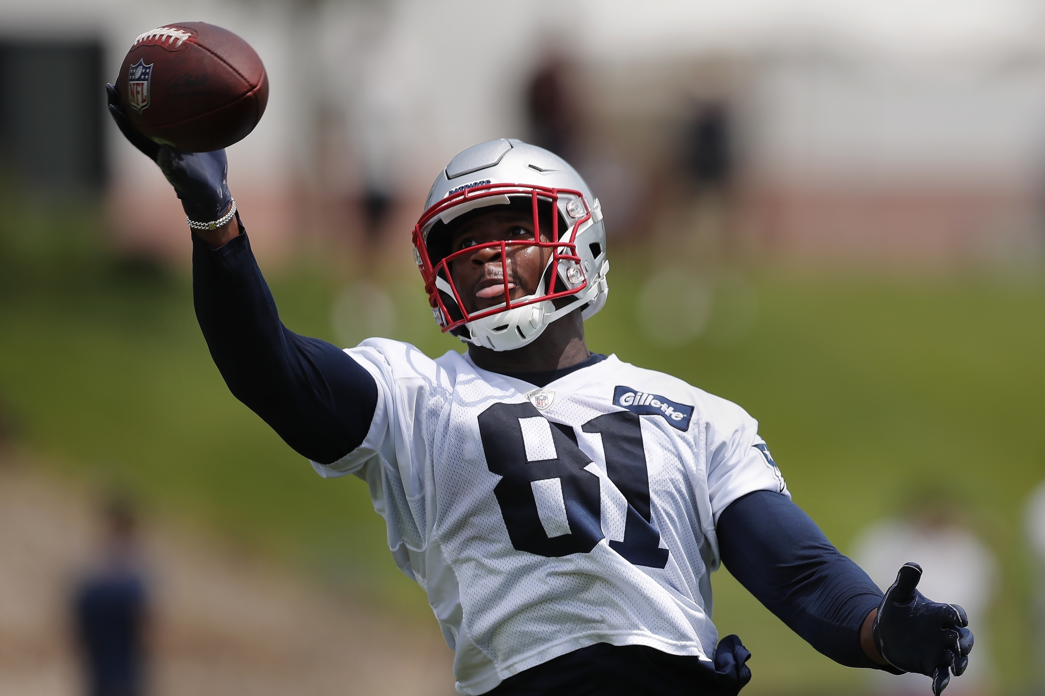 Patriots sign tight end Jonnu Smith