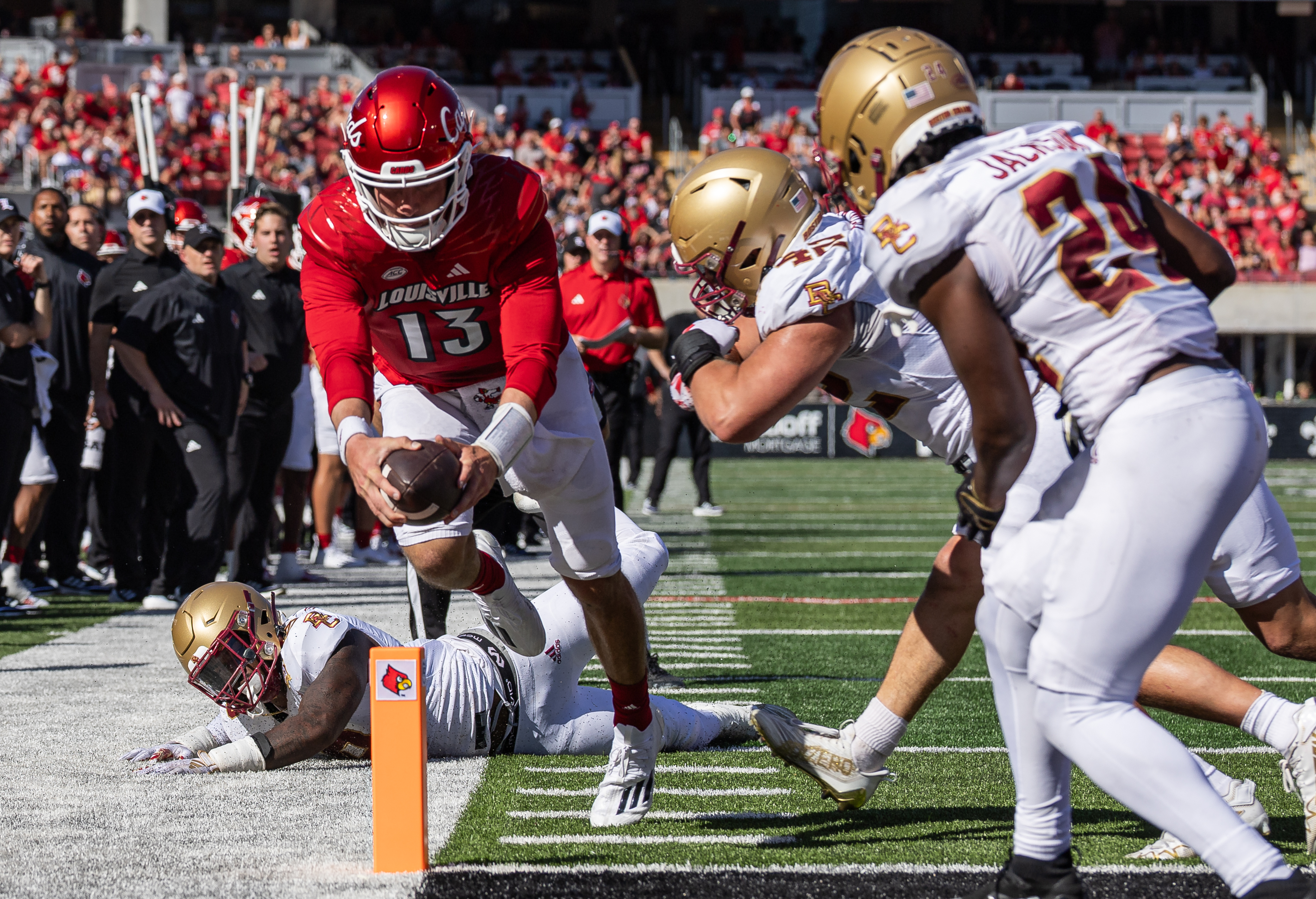 Louisville big man does cartwheel during play vs Boston College 