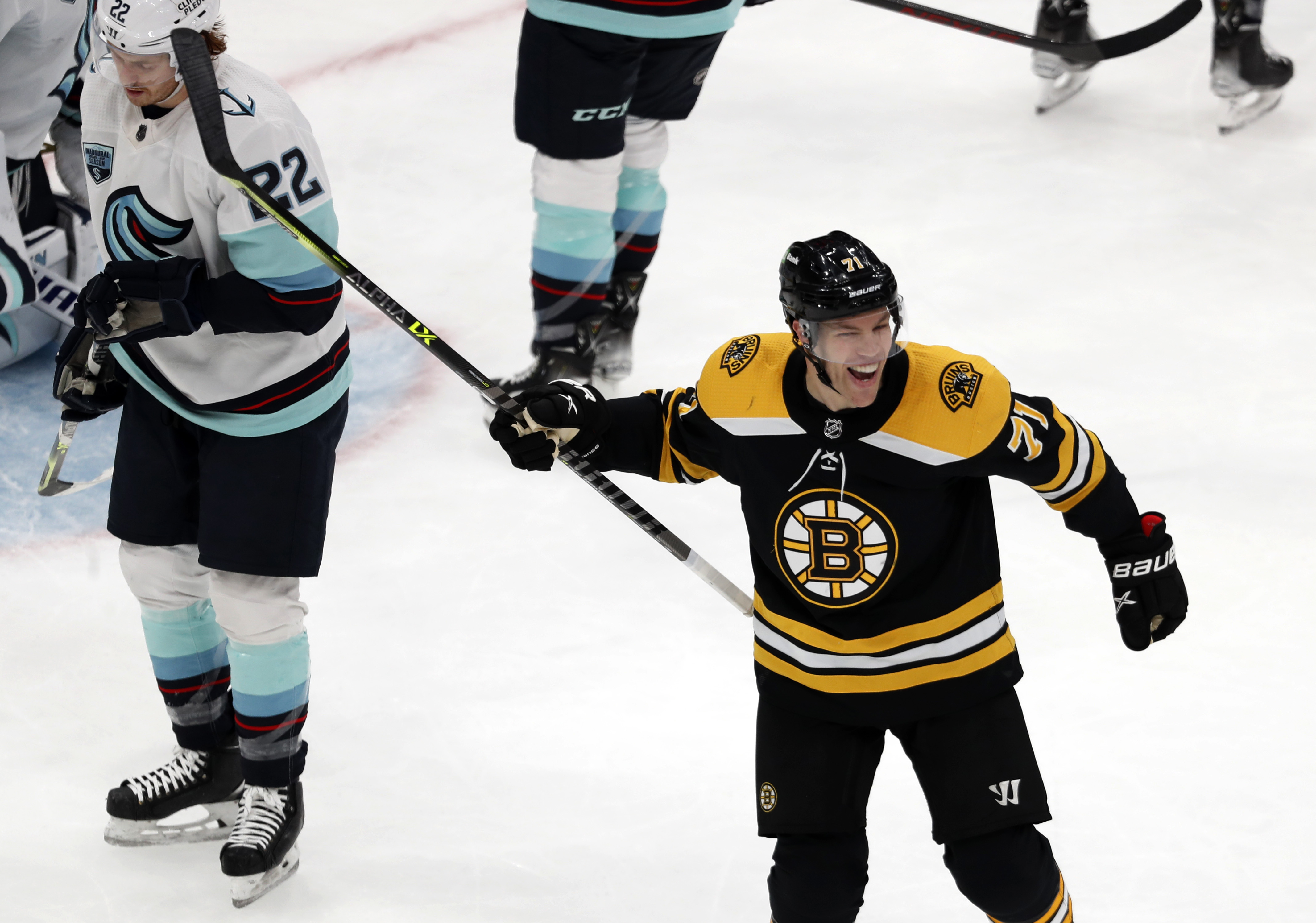 Patrice Bergeron, Boston's elder statesman, reflects on Tom Brady's  commitment - The Boston Globe