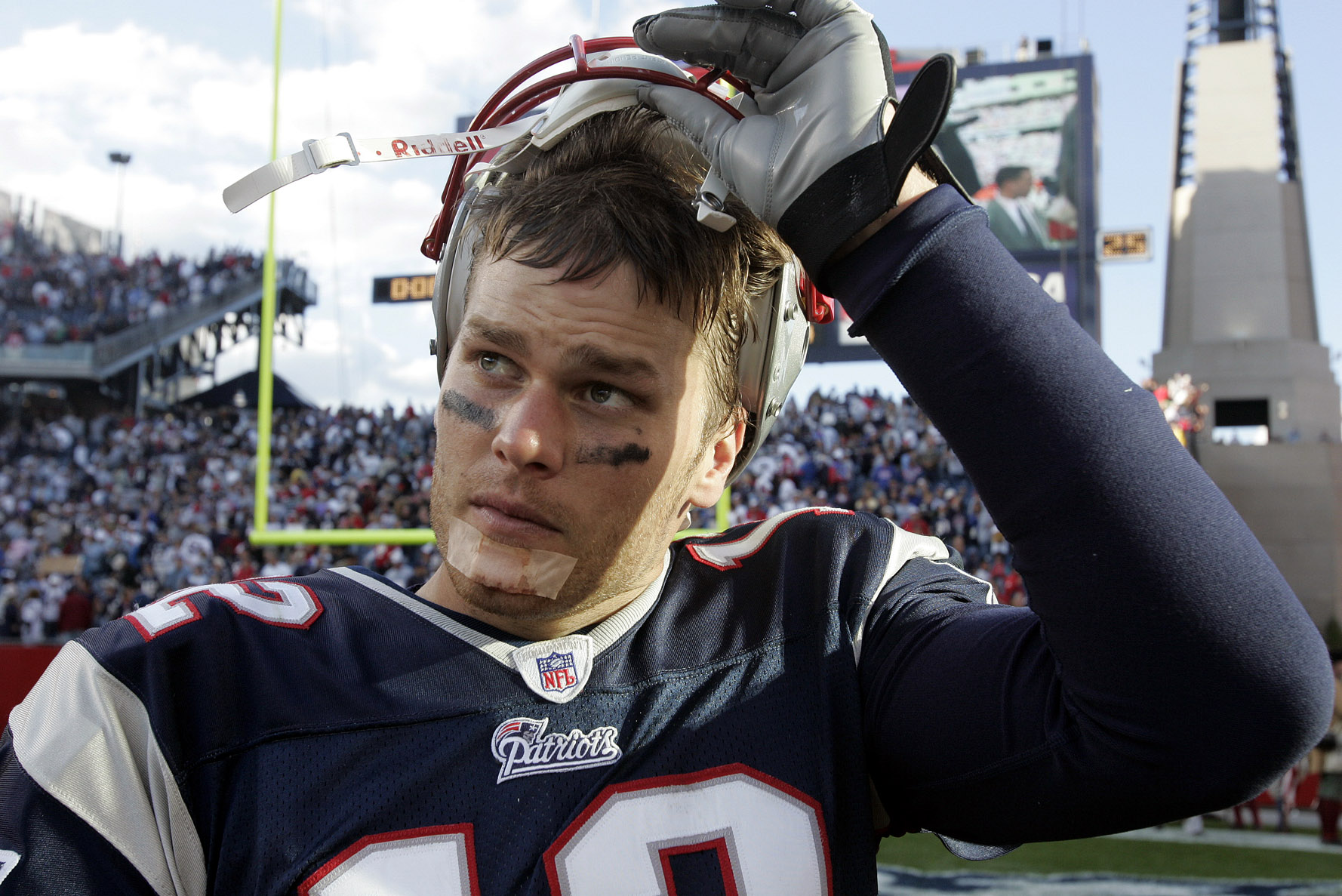 Ex-Patriots QB Reveals Tom Brady's NSFW Message During 2007 Season Finale 