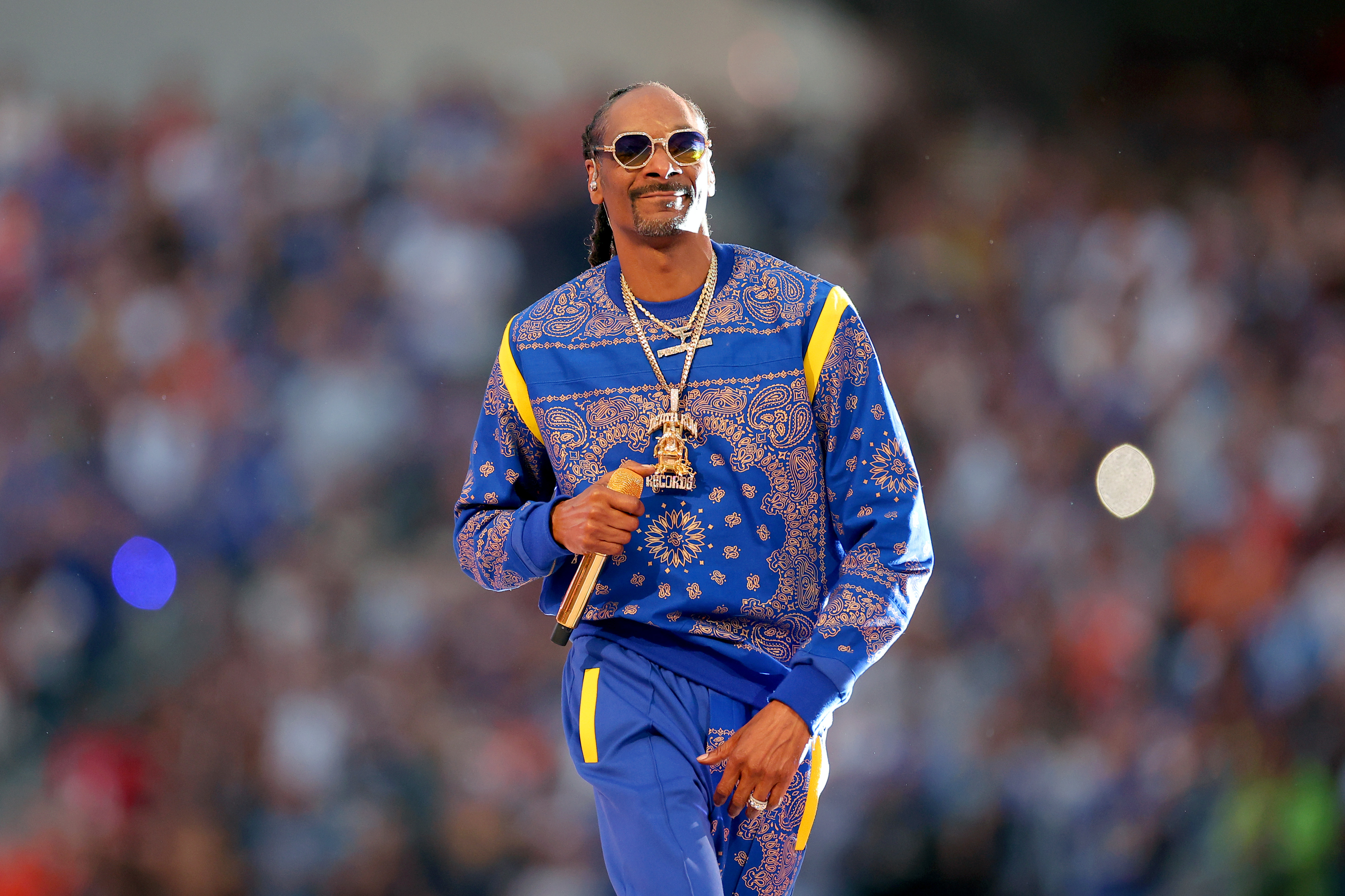 Hip-hop icons Dr. Dre, Snoop Dogg, Mary J. Blige rock Super Bowl