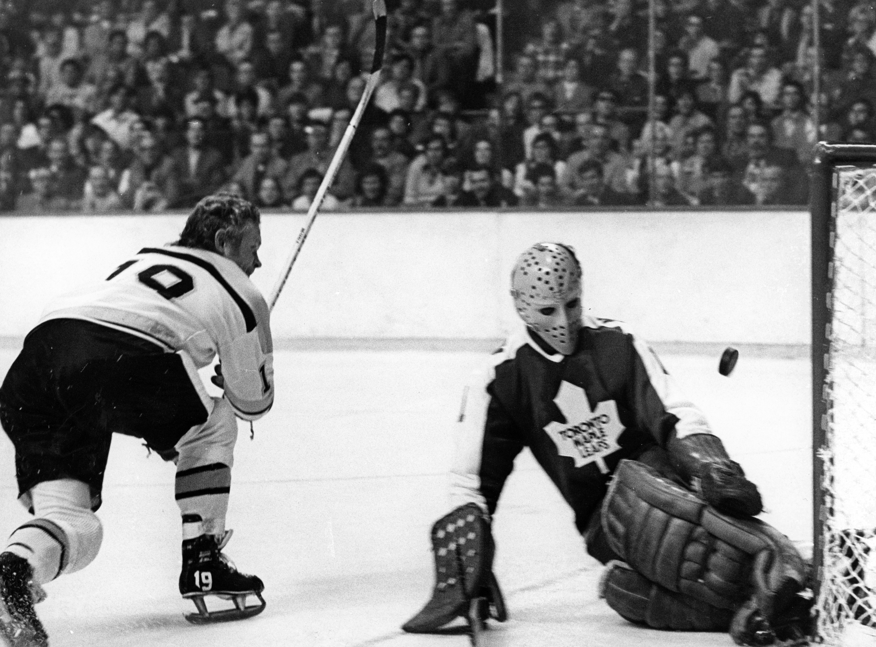 Leafs Goalie Bernie Parent's Mask Thrown into Crowd by Rangers Vic
