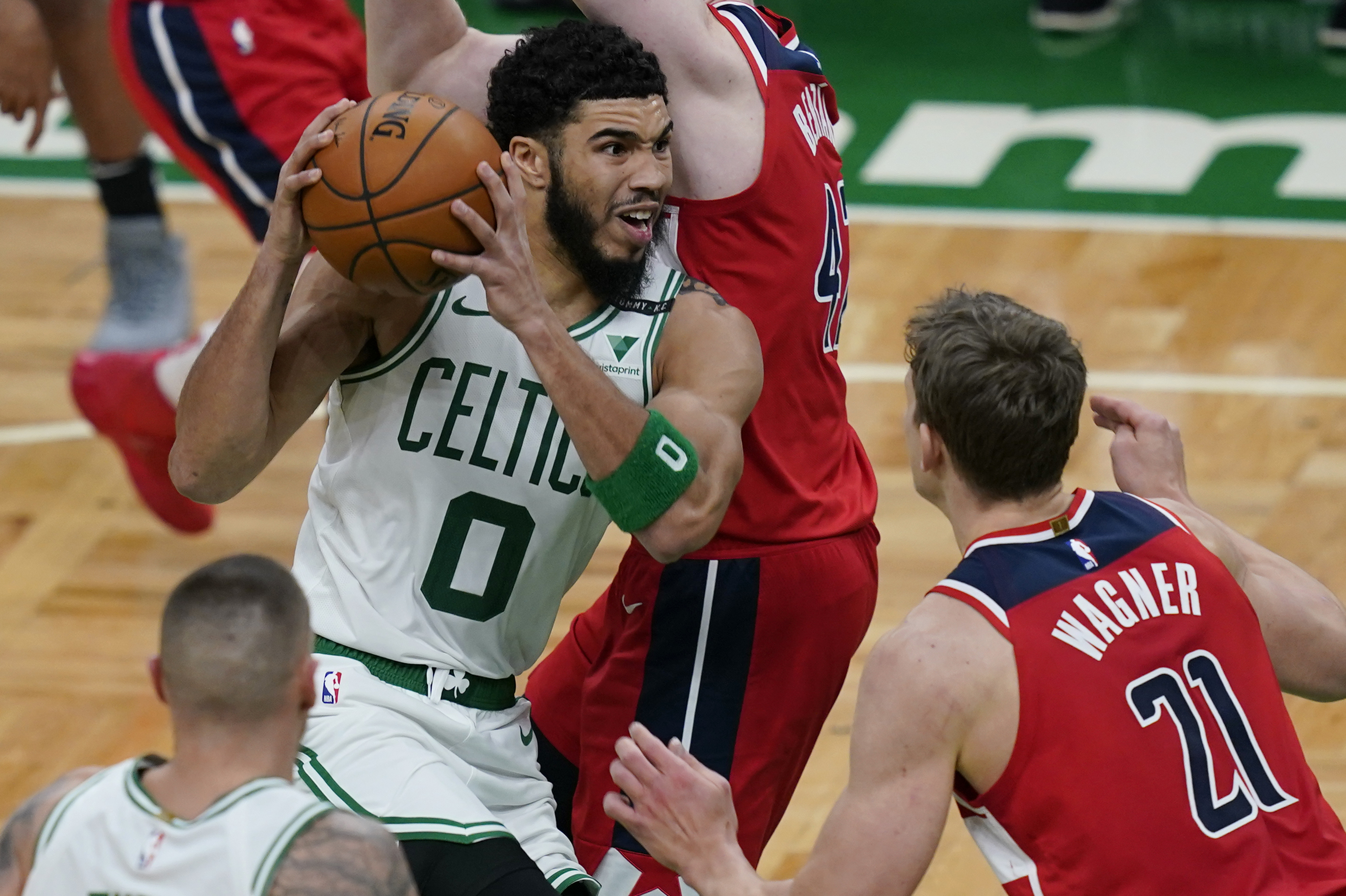 Jaylen Brown injury: Celtics star wears mask for practice, could