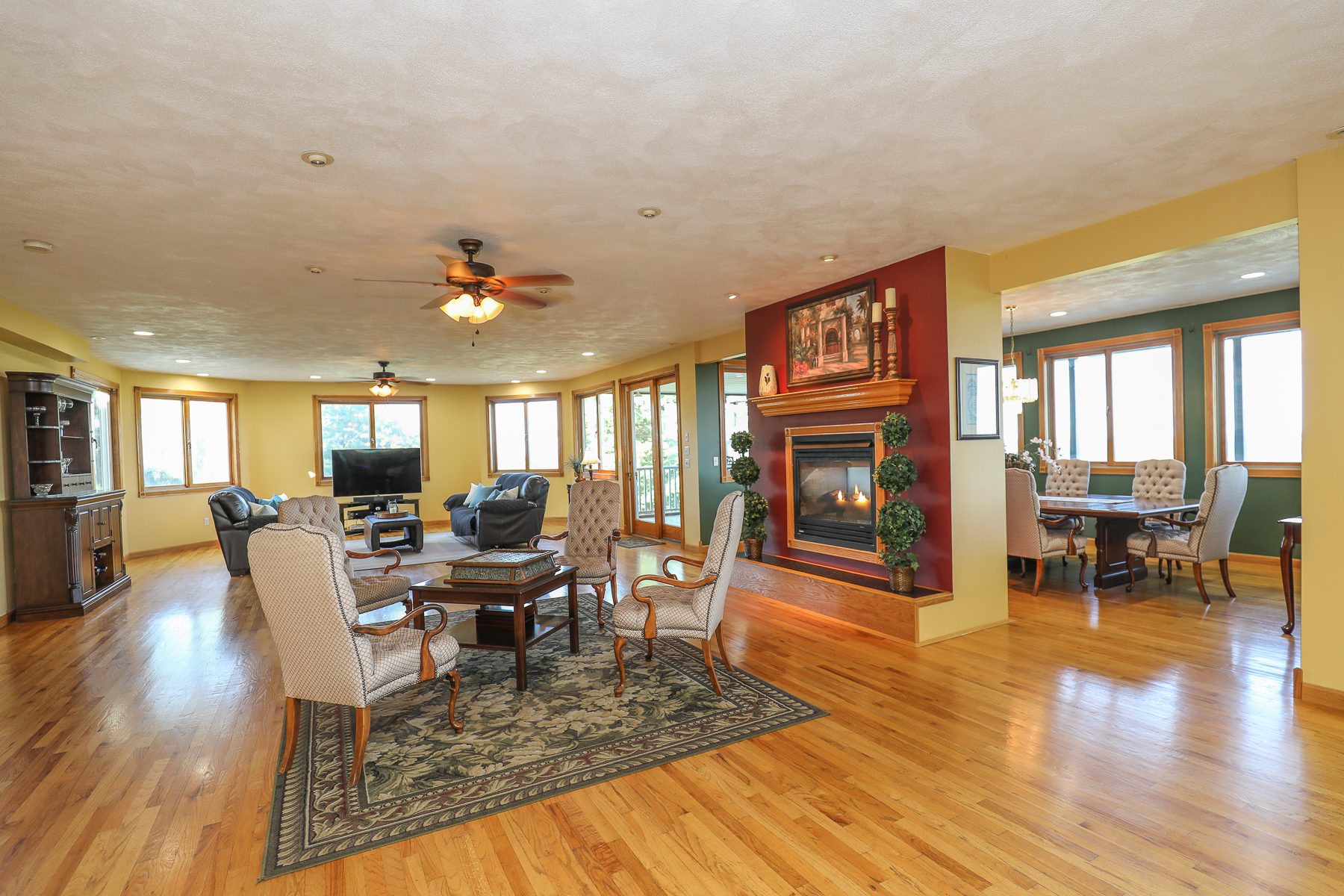 23-scenic-drive-pelham-sitting-area
