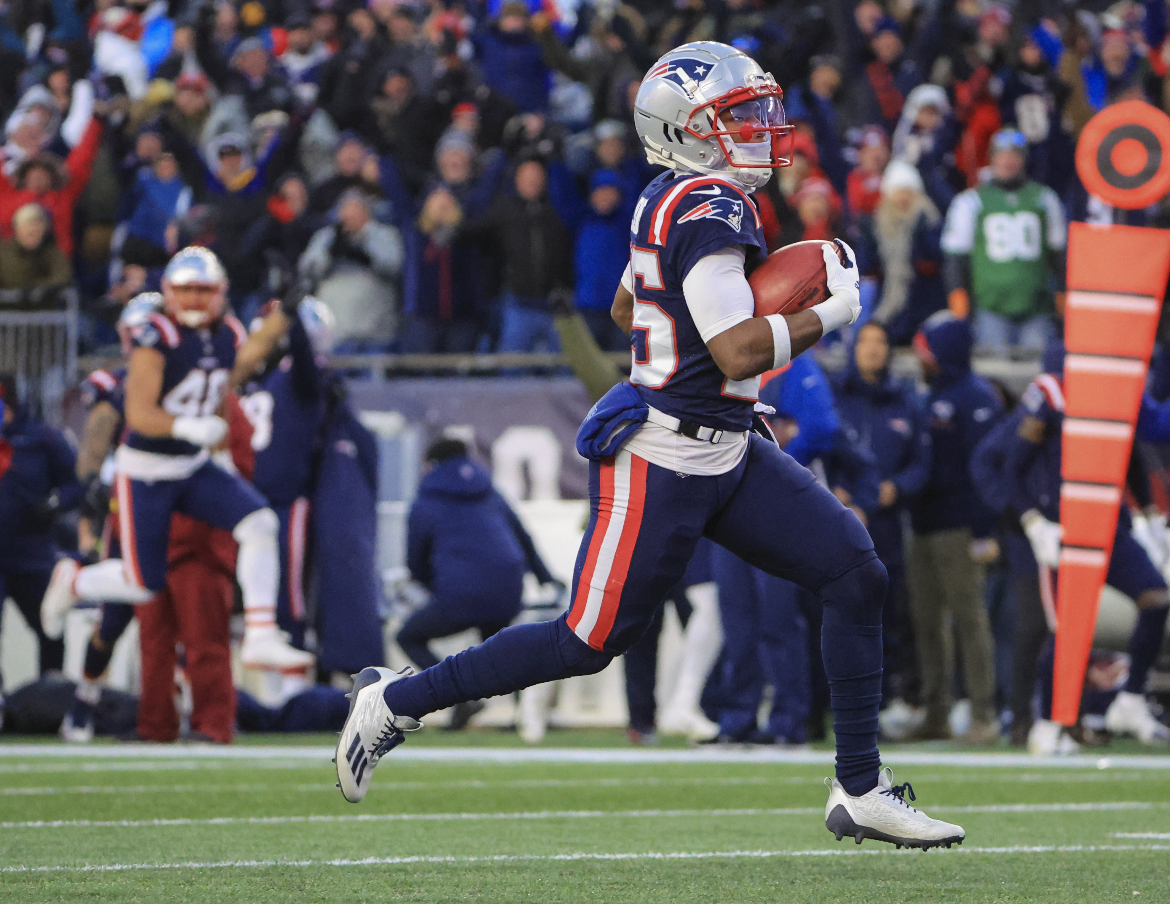 Patriots 5th Quarter: Defense continues to carry the team while offense  struggles - CBS Boston