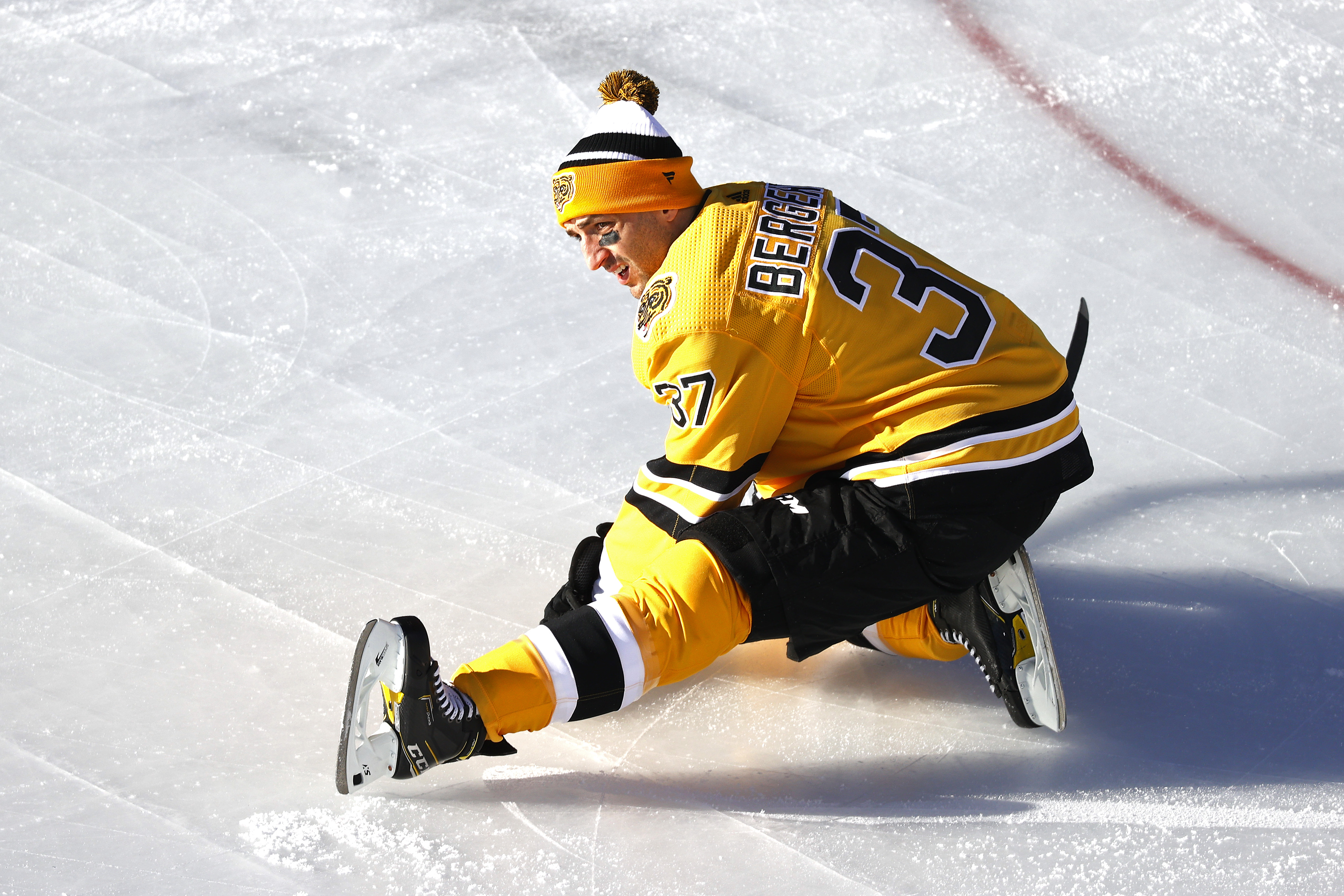 David Pastrnak of the Boston Bruins, wearing sunglasses, warms up News  Photo - Getty Images