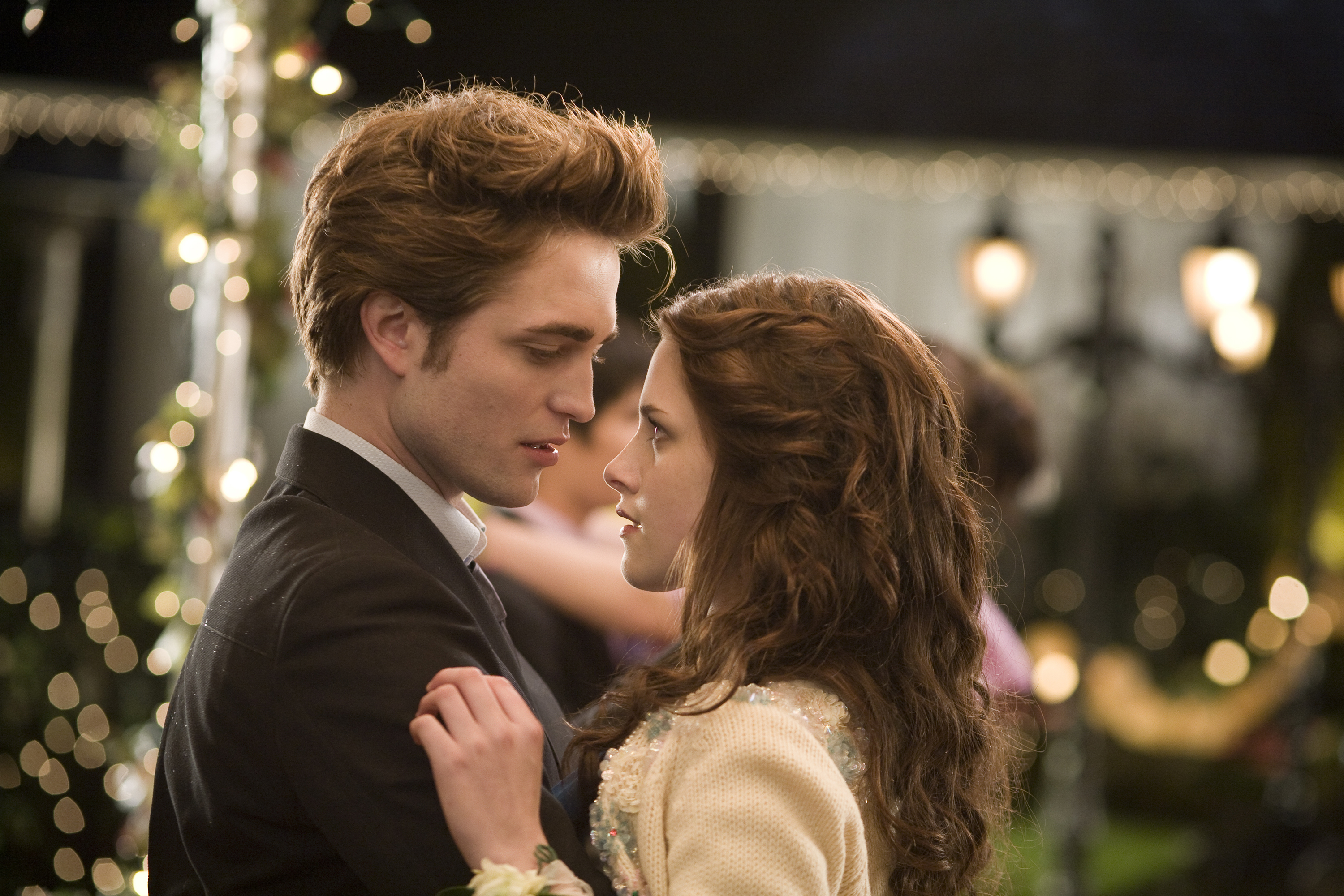 Twilight' to be revived in Facebook short films - The Boston Globe