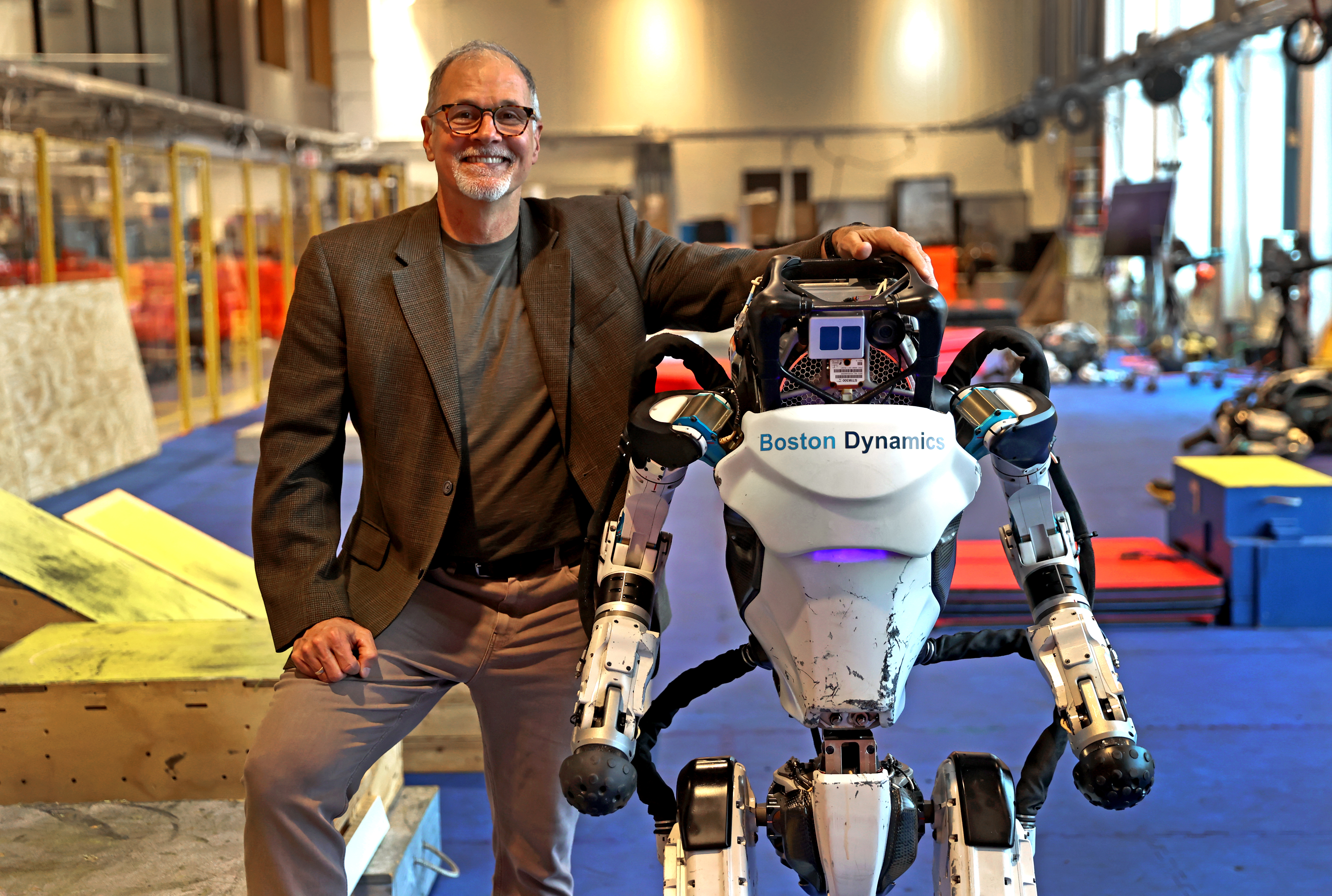 Adskille lørdag Voksen Boston Dynamics, known for its wacky robot videos, is now focused on making  money - The Boston Globe