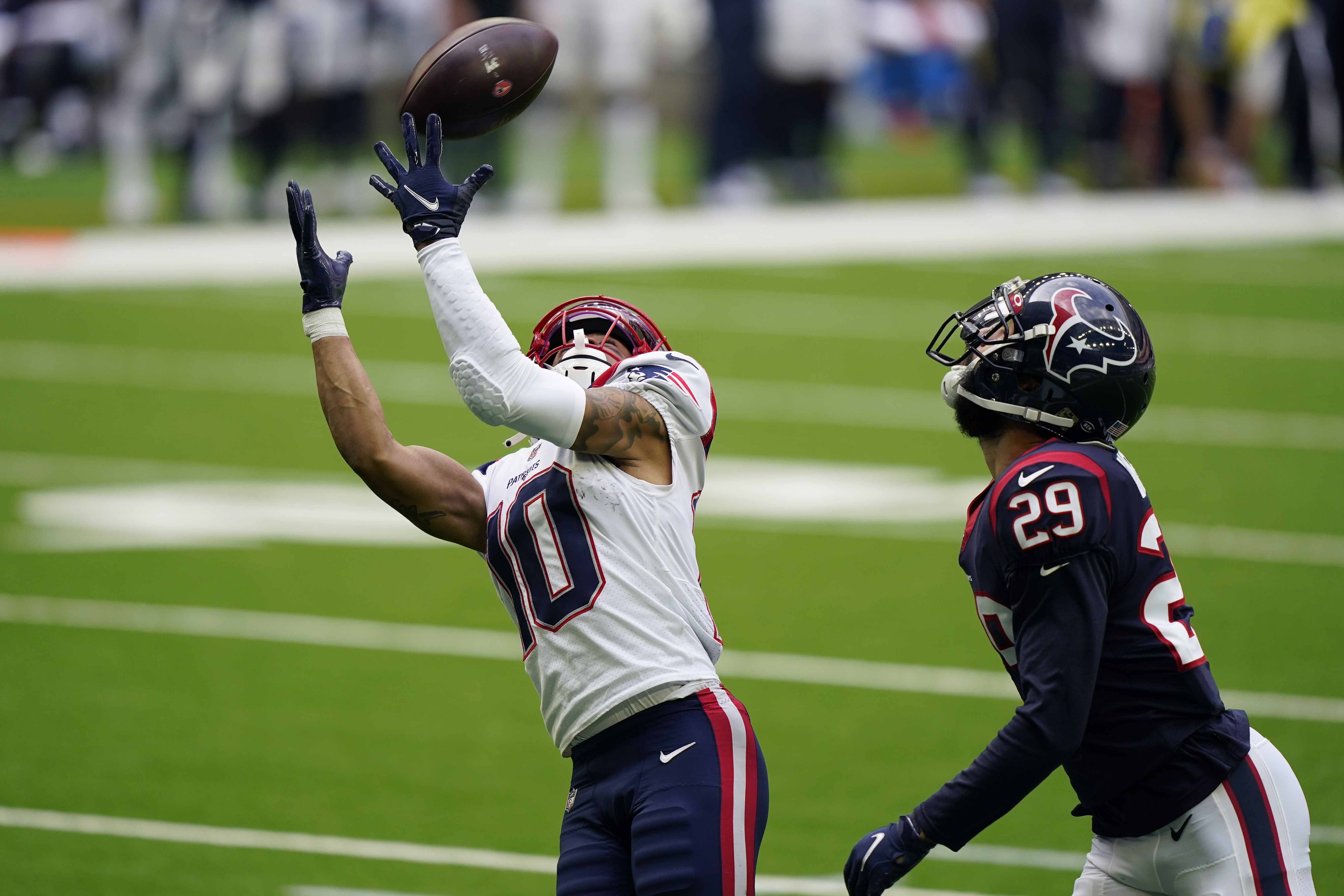 Damiere Byrd hauls in a touchdown pass during the second half on Sunday.