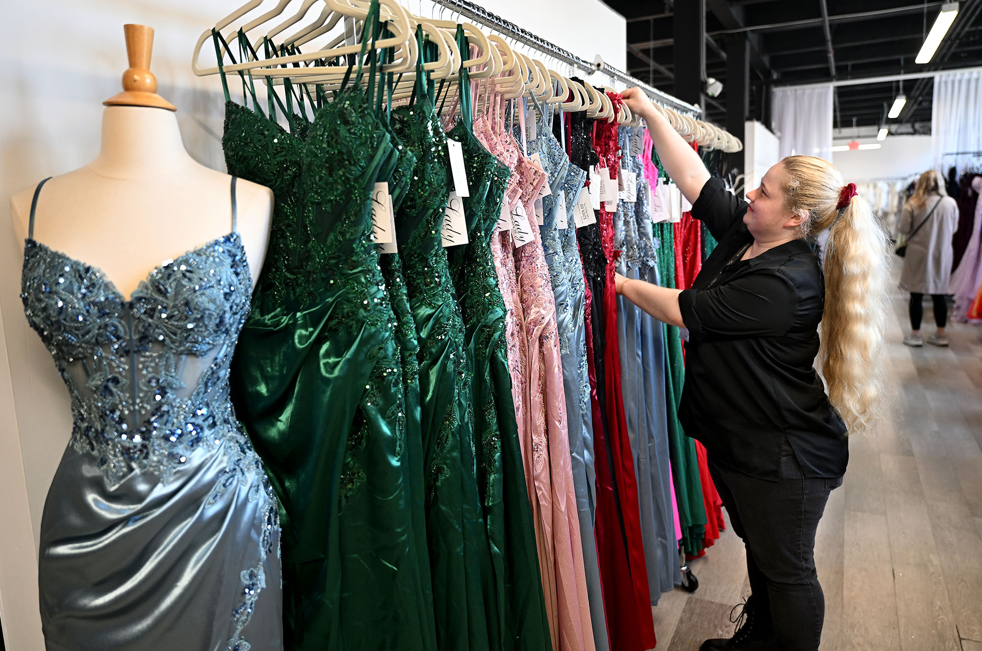 Prom dress stores in Mass. turn to search engine optimization to boost sales Prom dress stores in Mass. turn to search engine optimization to boost sales