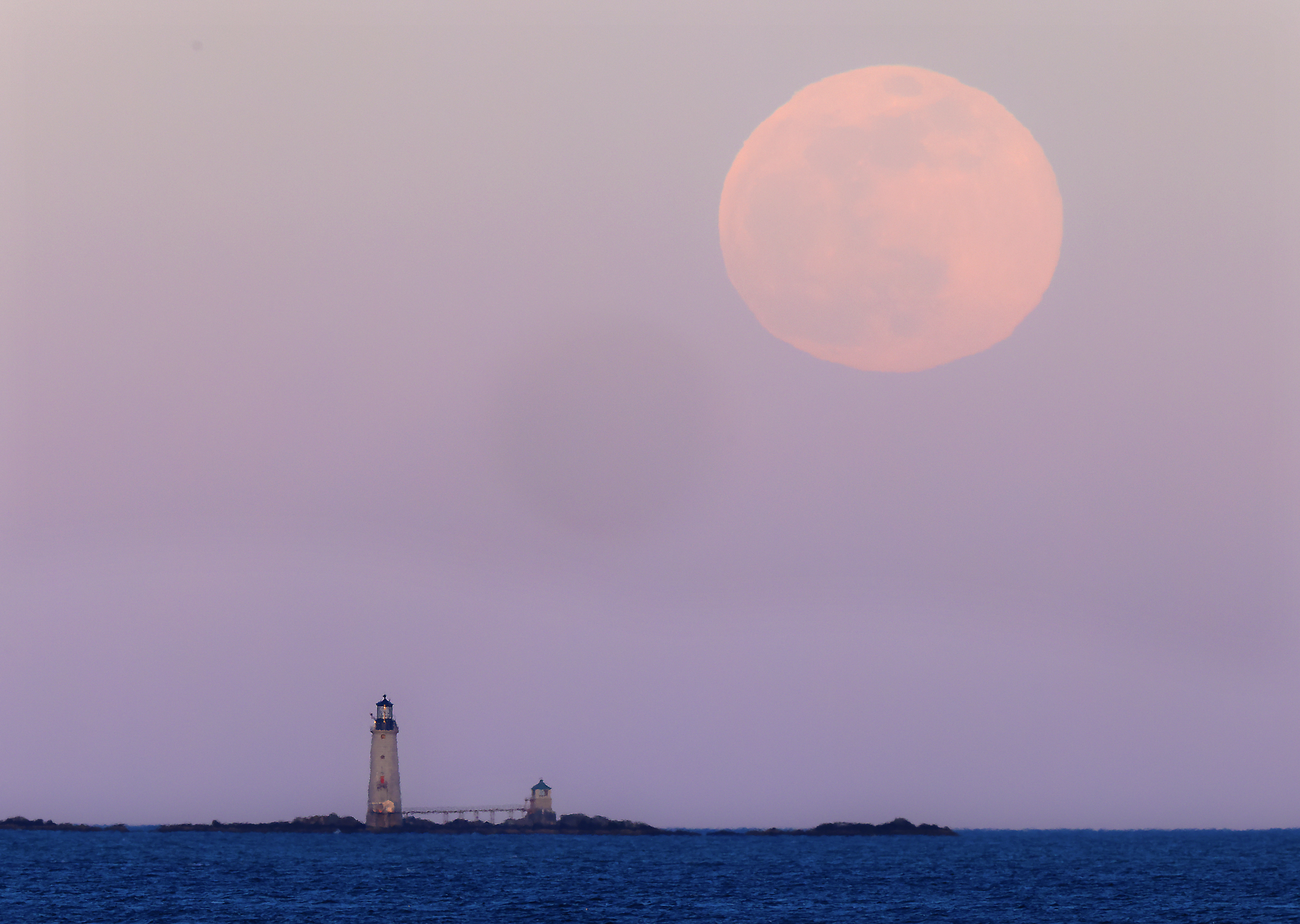 See photos of the 'supermoon' from Eastern Massachusetts and around the  world - The Boston Globe