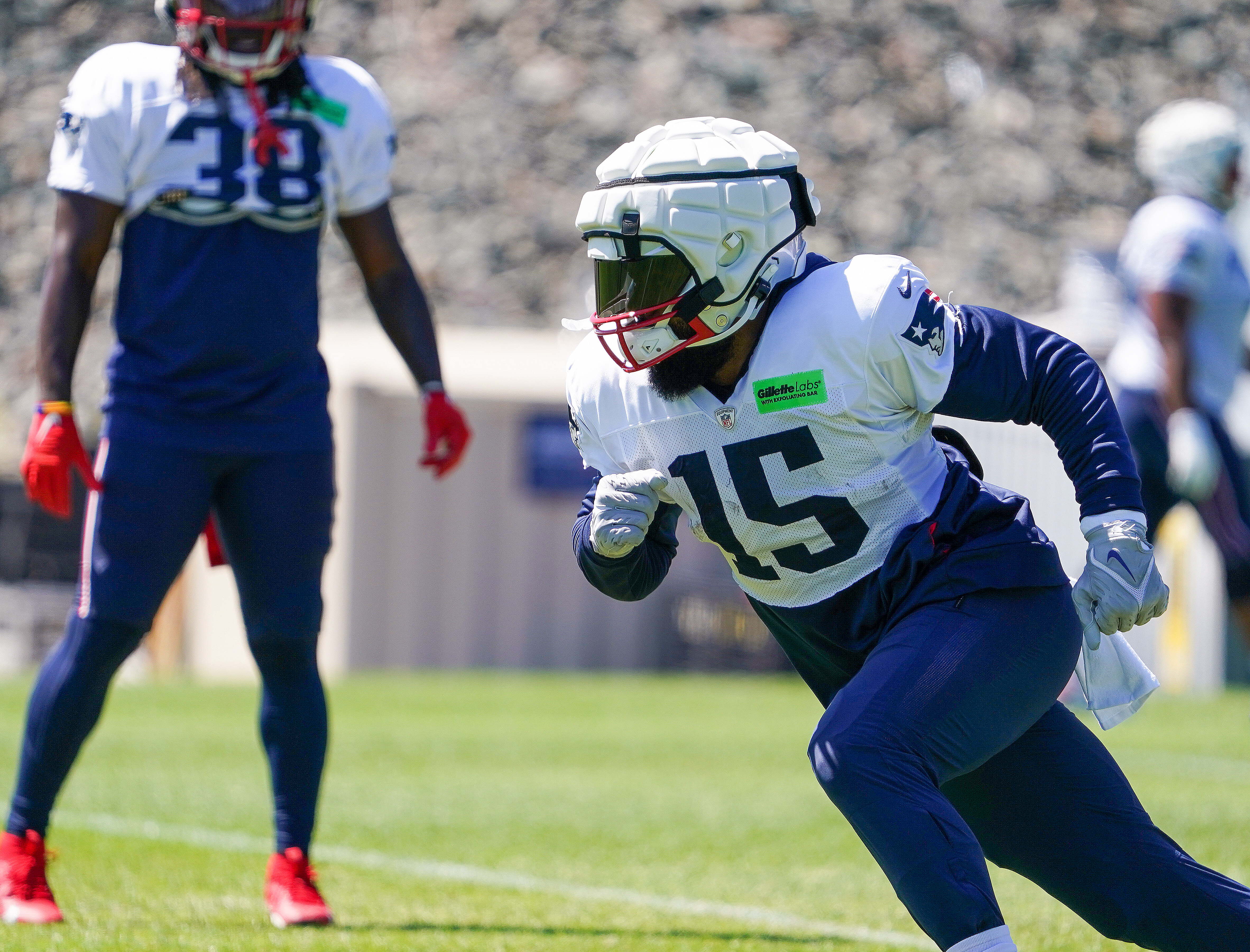 Here's the first look at Ezekiel Elliott in a Patriots uniform