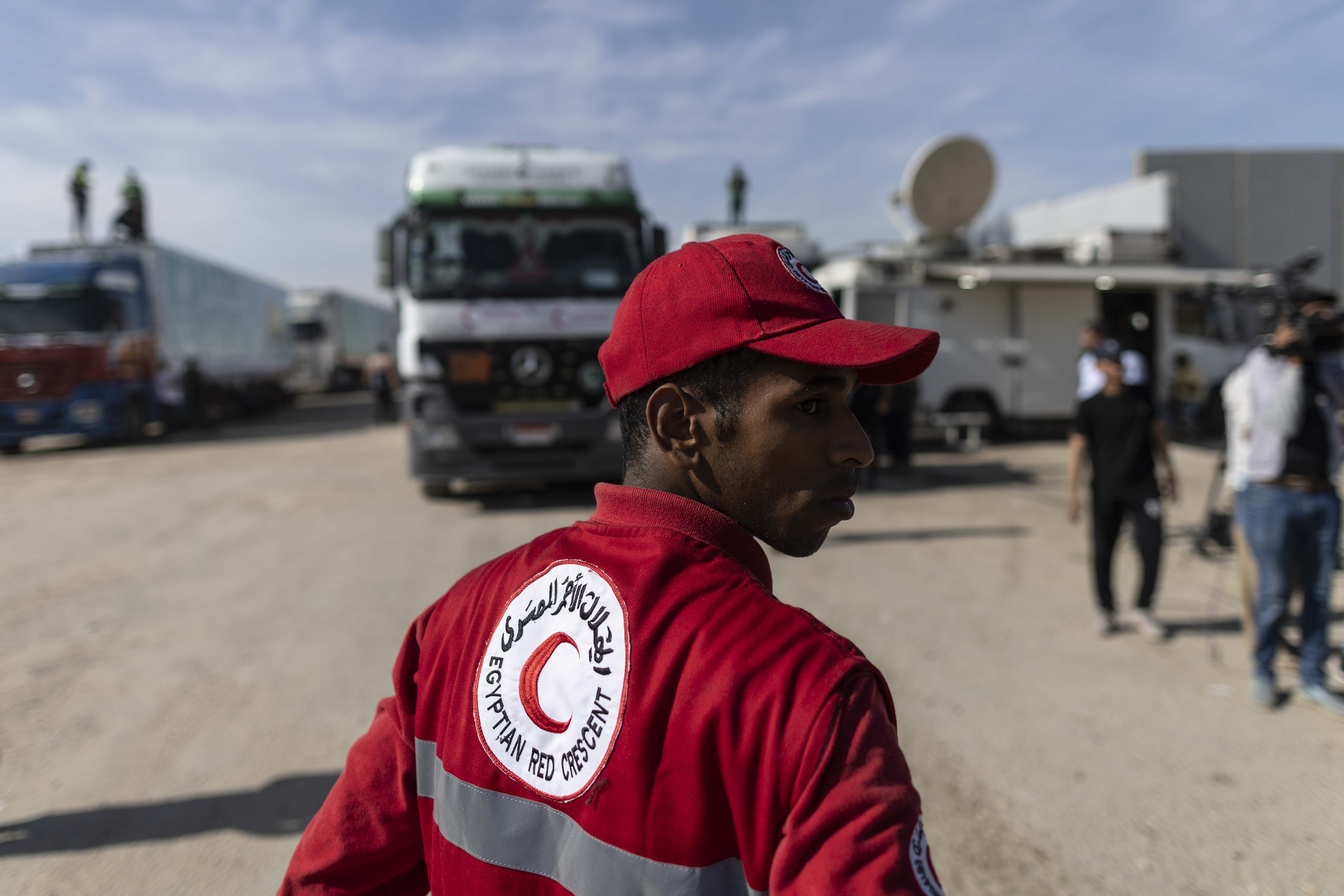 Egypt's border crossing opens to let a trickle of desperately