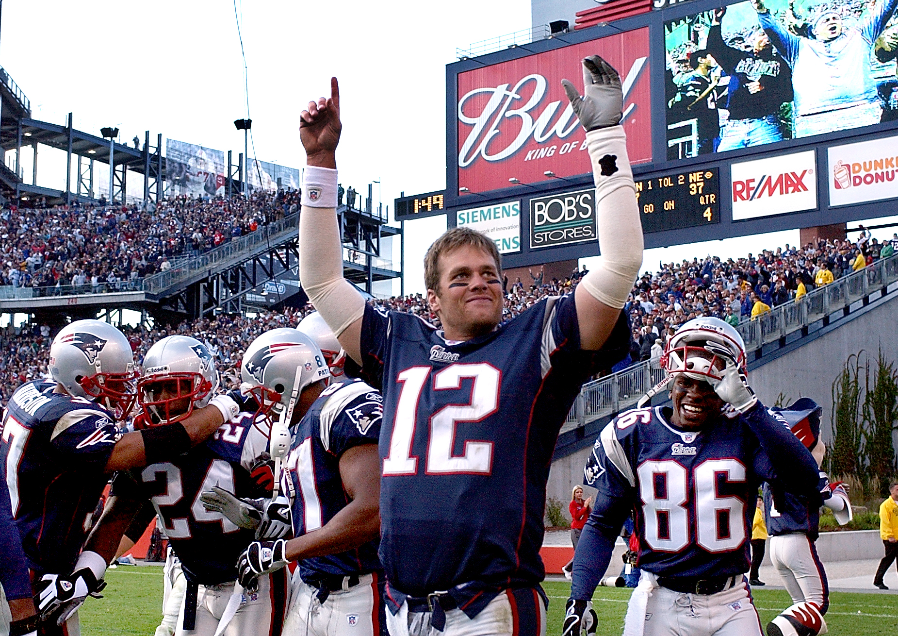 Tom Brady returns to hero's welcome in New England and declares