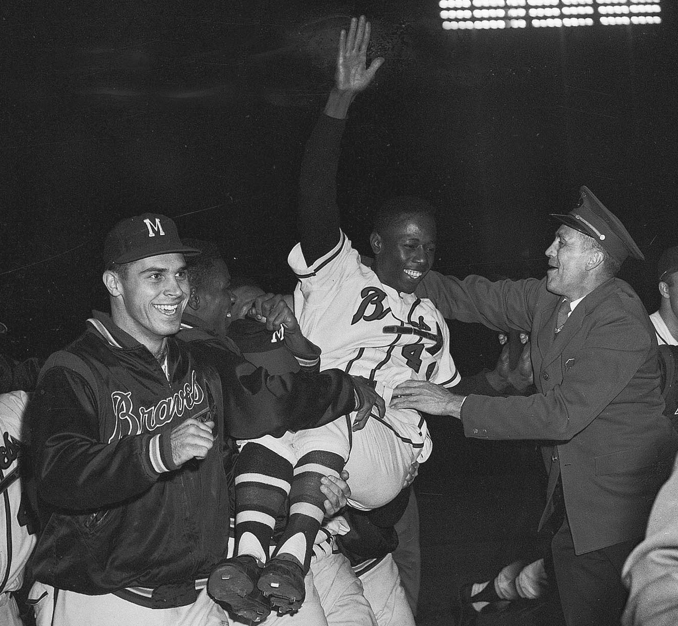 Eddie Mathews Of The Milwaukee Braves Sits On The Bench 1958 OLD PHOTO