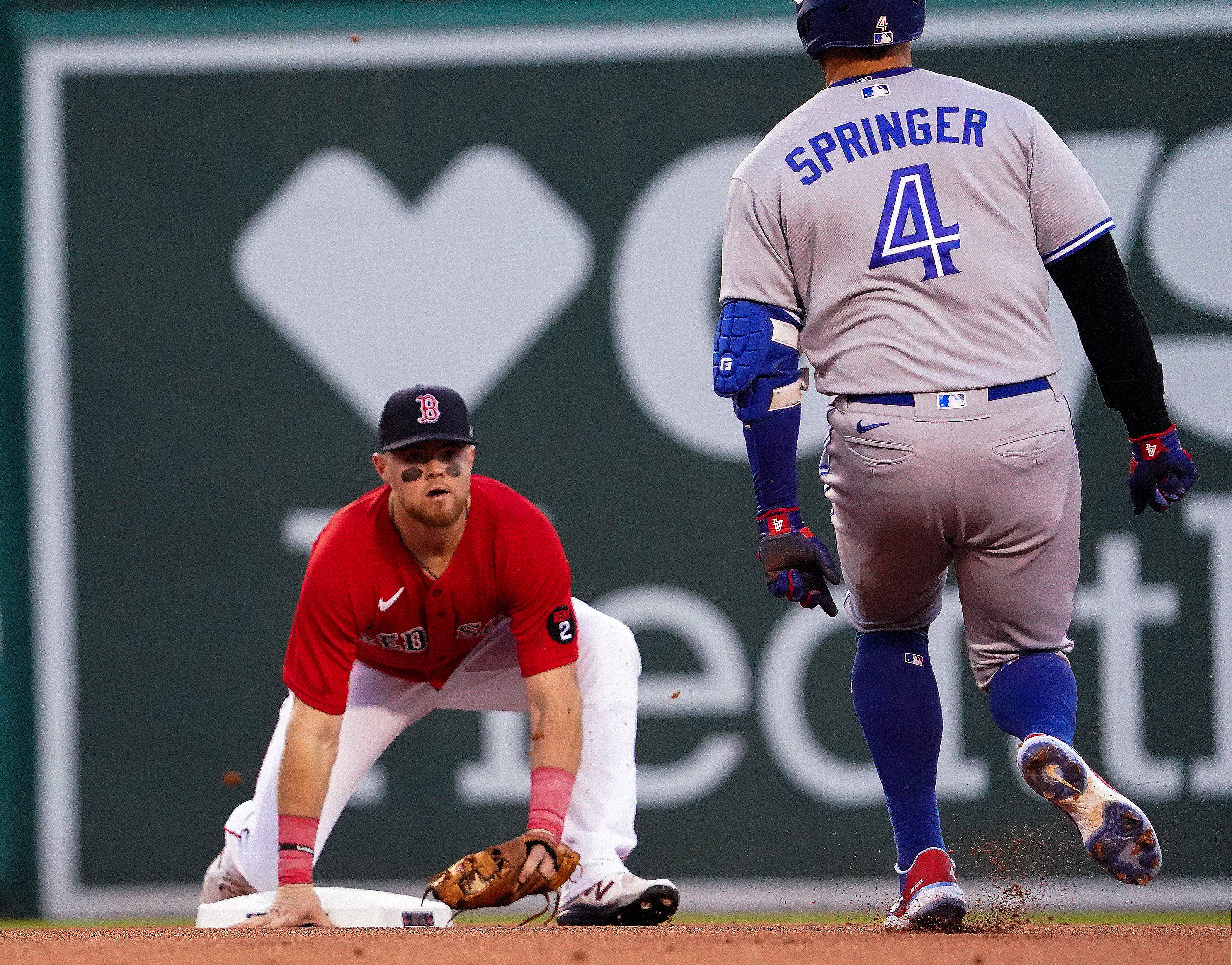 Blue Jays survive 9th, win 6-5 in 10th to sweep Red Sox