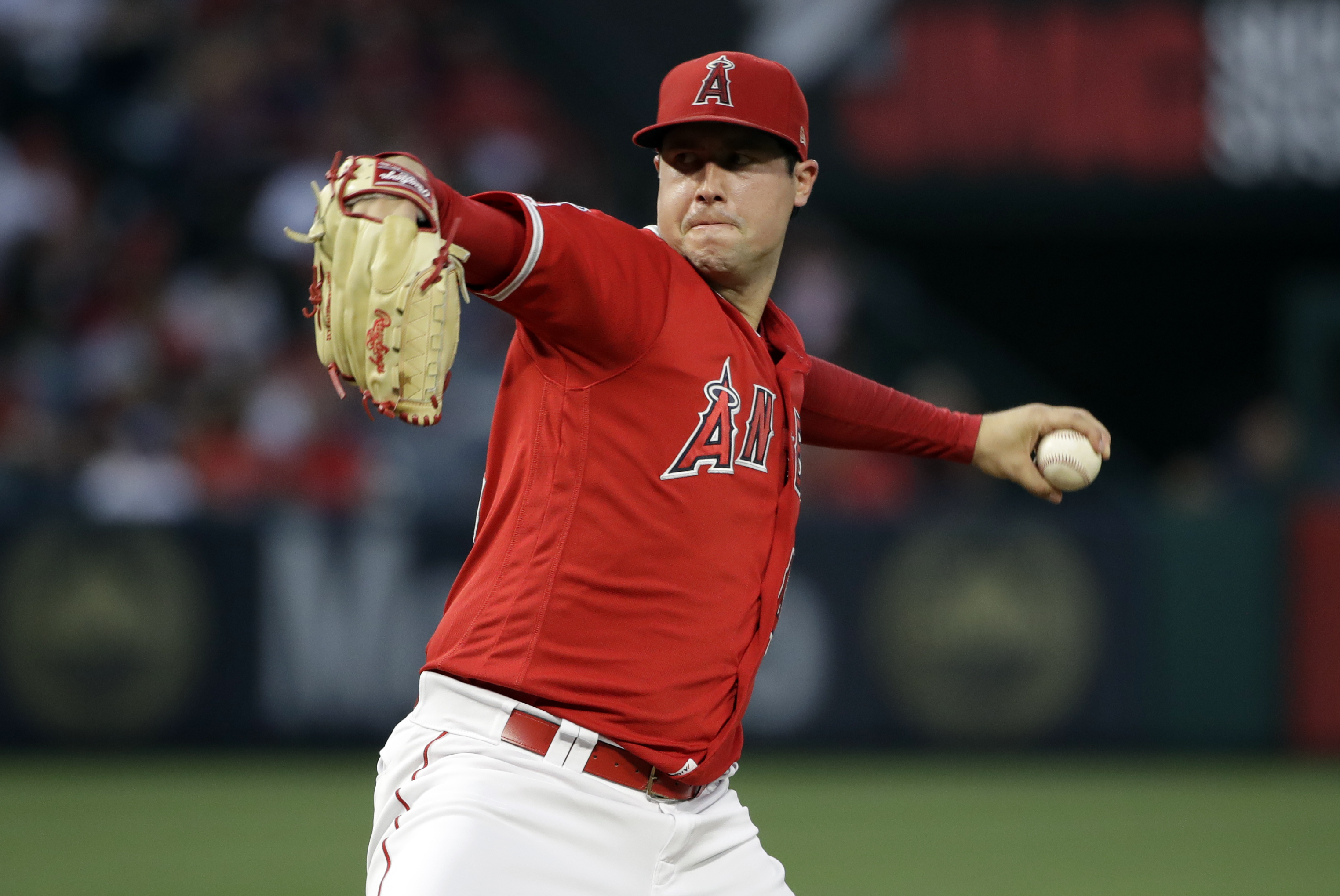 Tyler Skaggs' mom throws first pitch in Angels' 1st home game since his  death