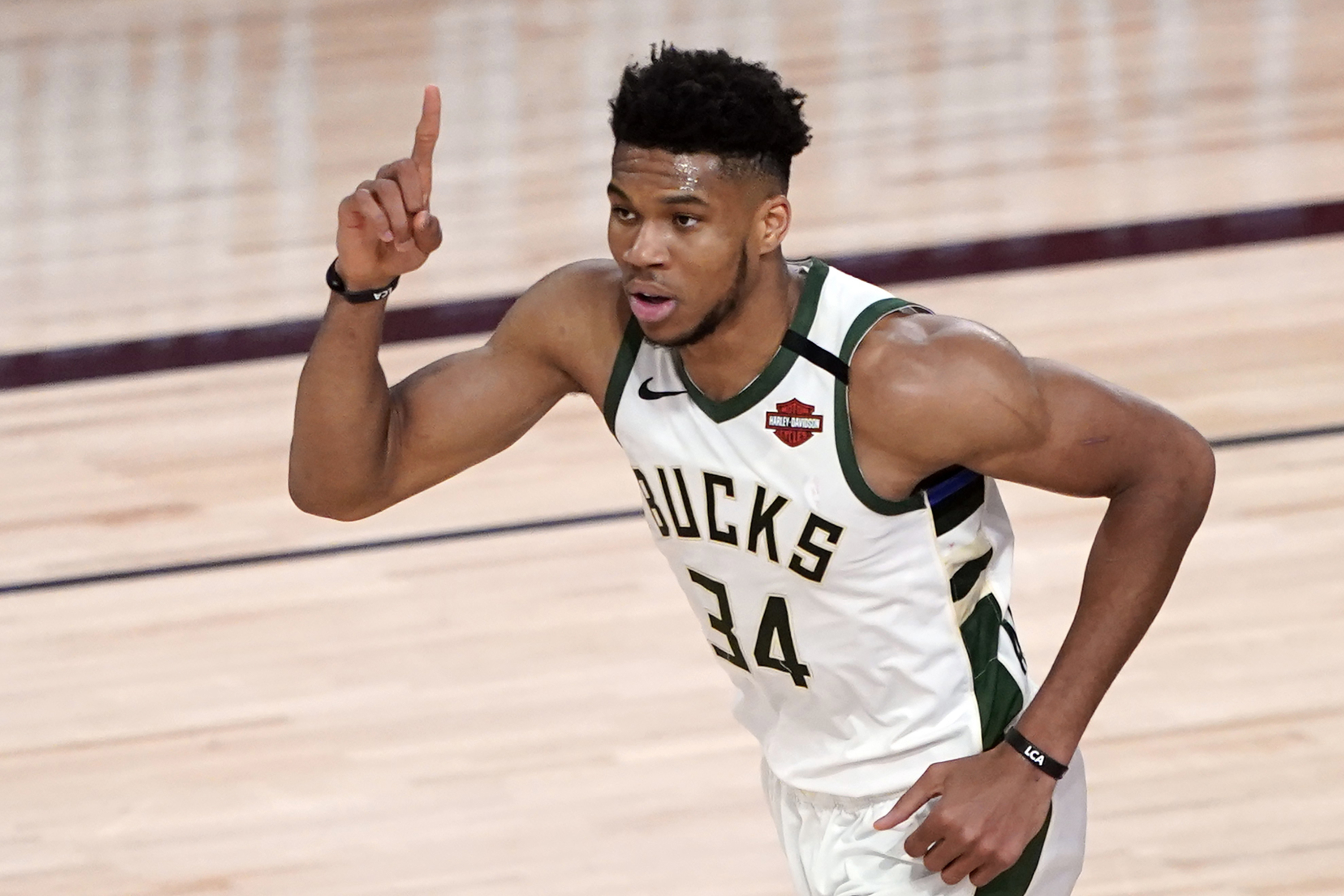 Giannis Antetokounmpo broke his personal record in Greek national