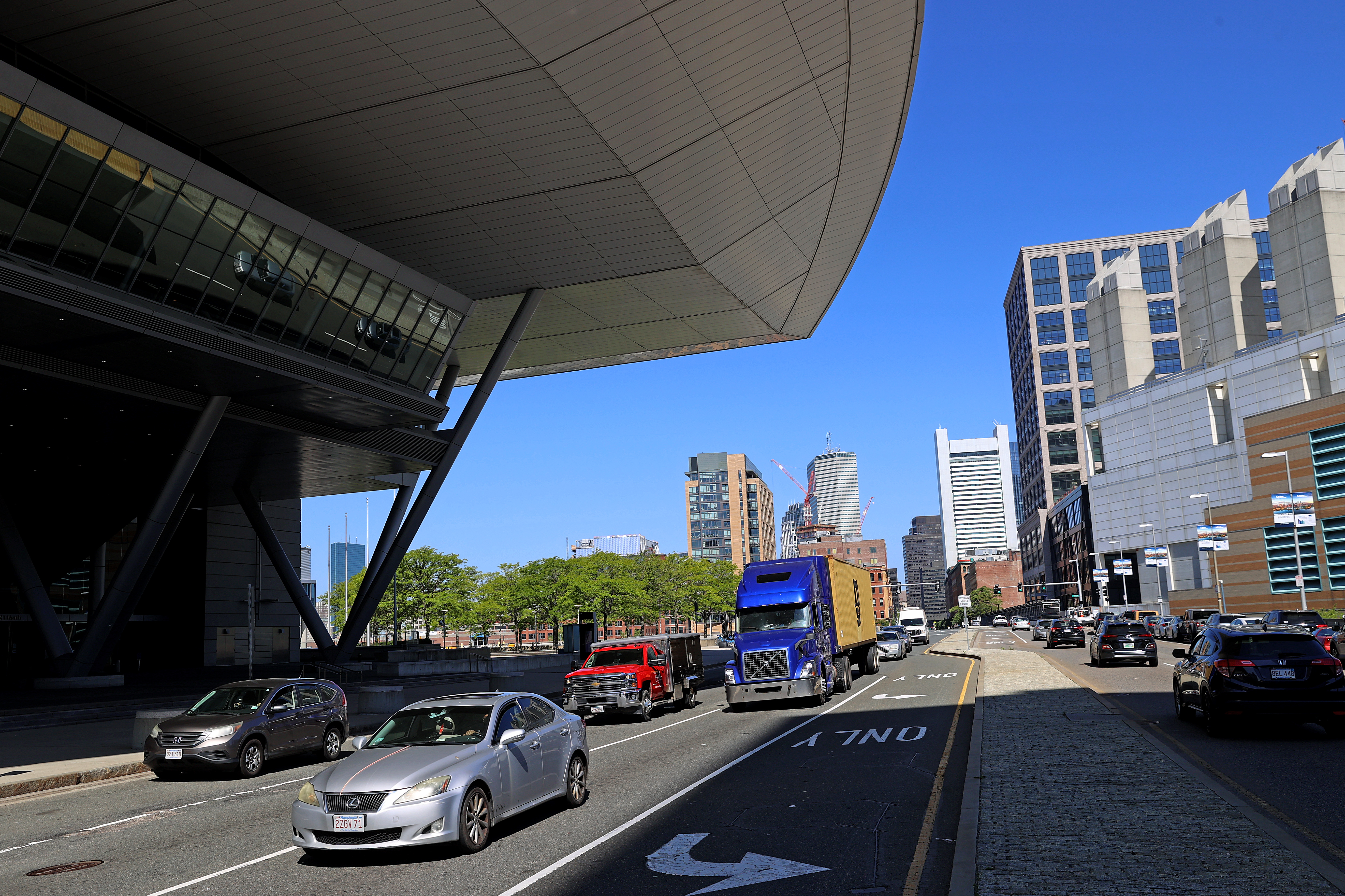 Are bus-only lanes on Summer Street a way to ease Seaport traffic 