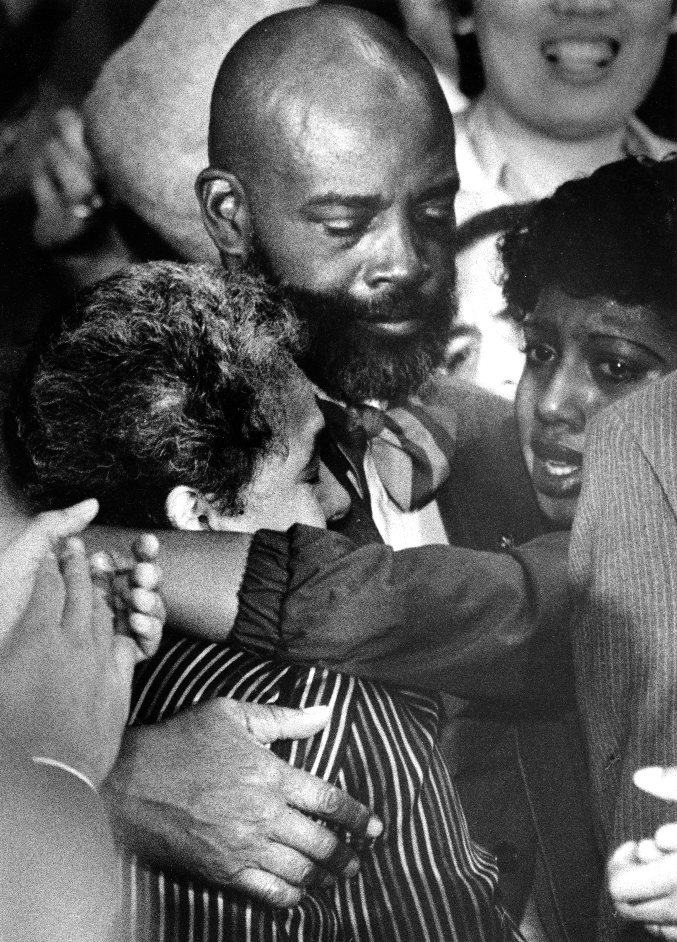 King embraced his wife, Joyce (left), after his election defeat on Nov. 15, 1983.