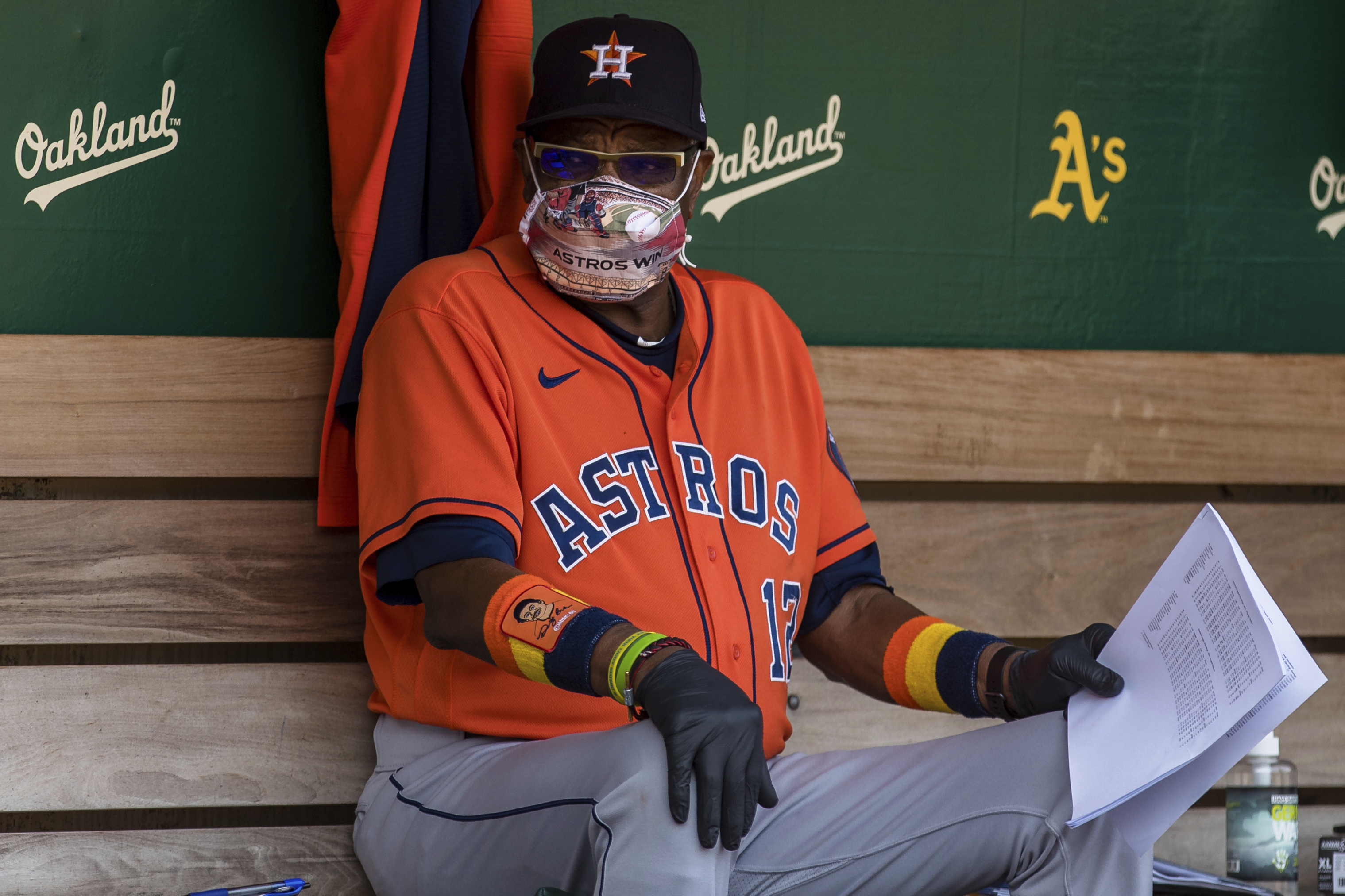 Astros manager Dusty Baker sits down with Tom Rinaldi for an