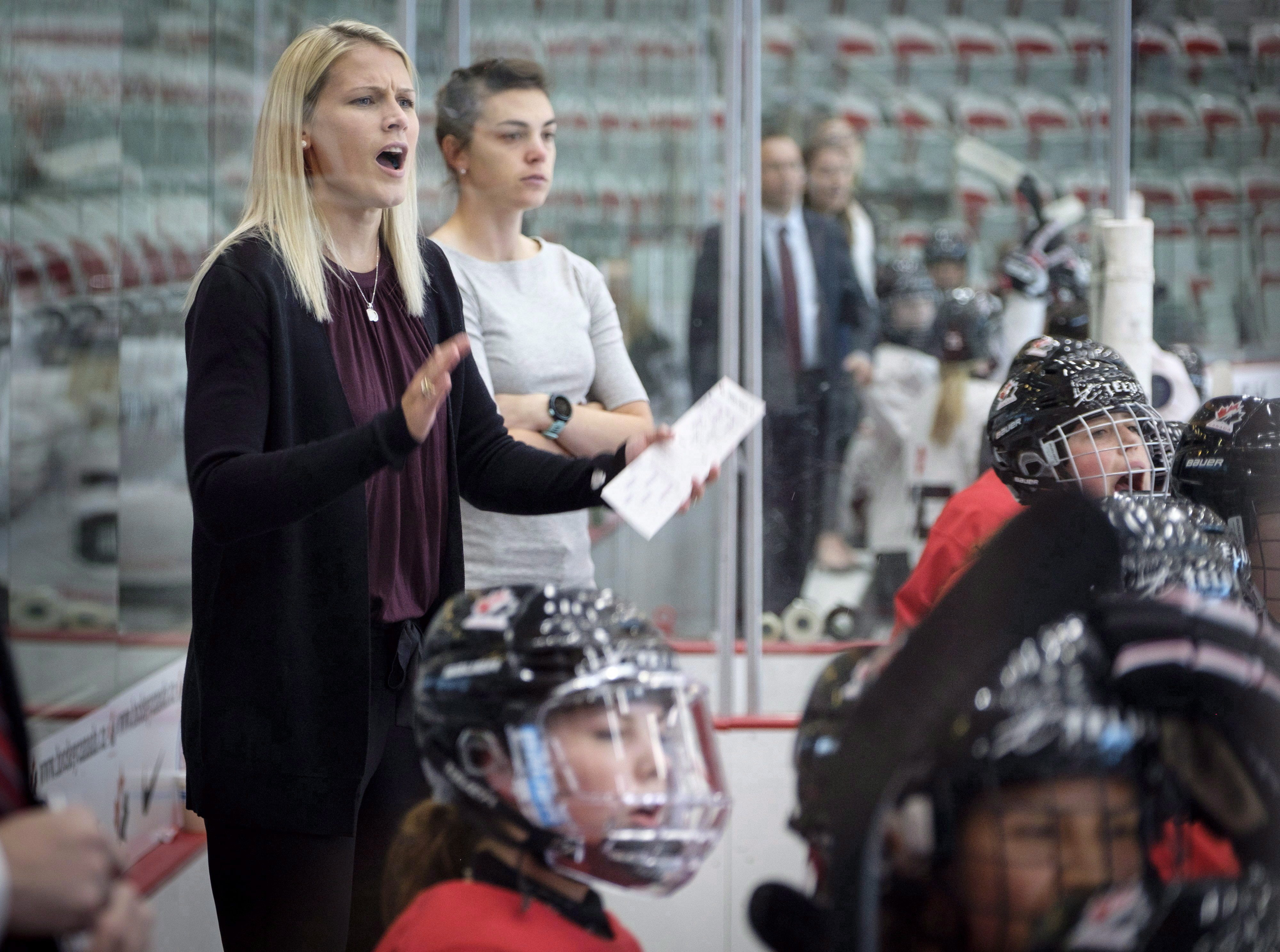 What Women's Ice Hockey Coaches and Pros Have to Say About the Recruiting  Process