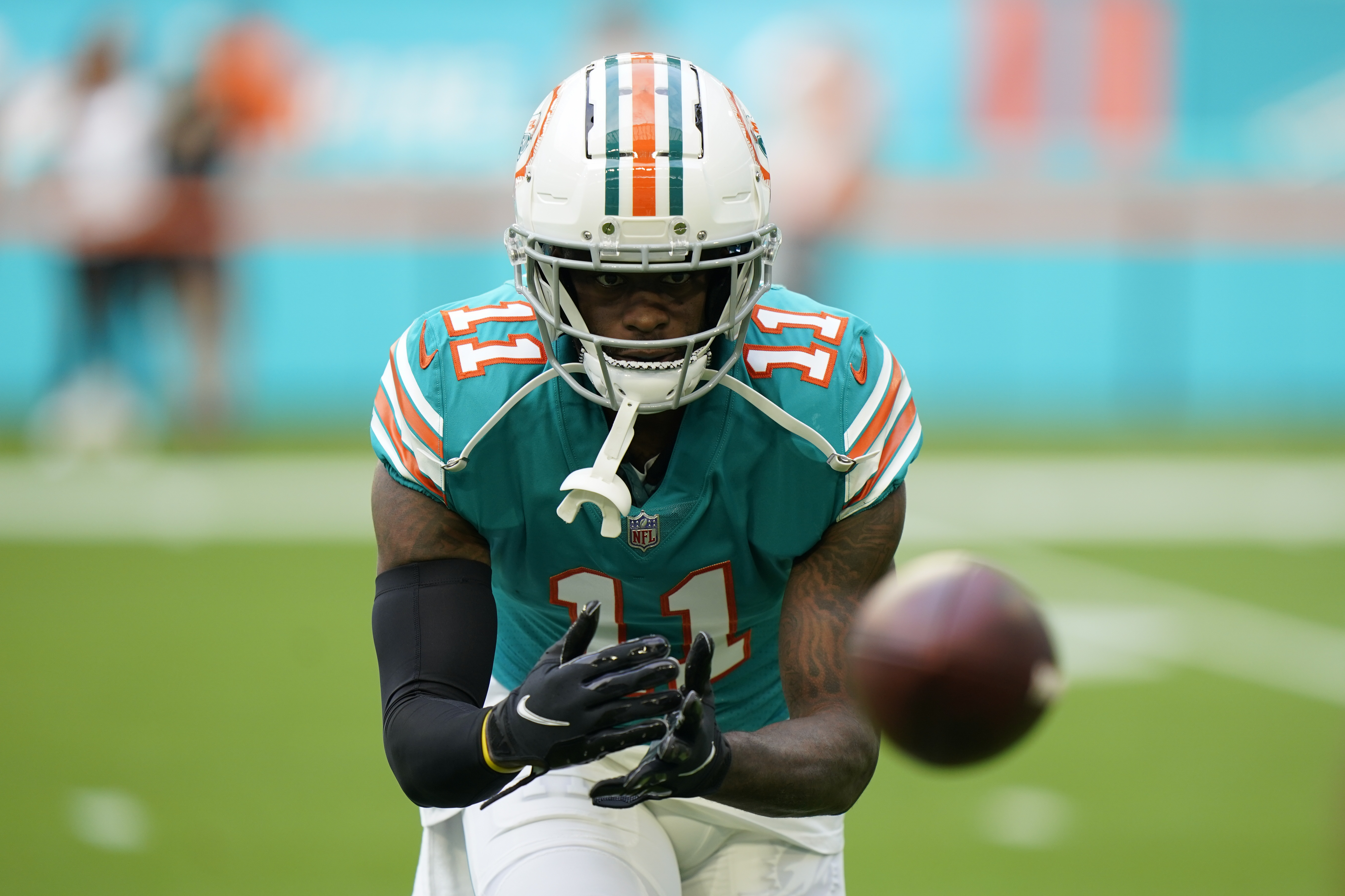 Patriots' jersey numbers: DeVante Parker takes 11 after all