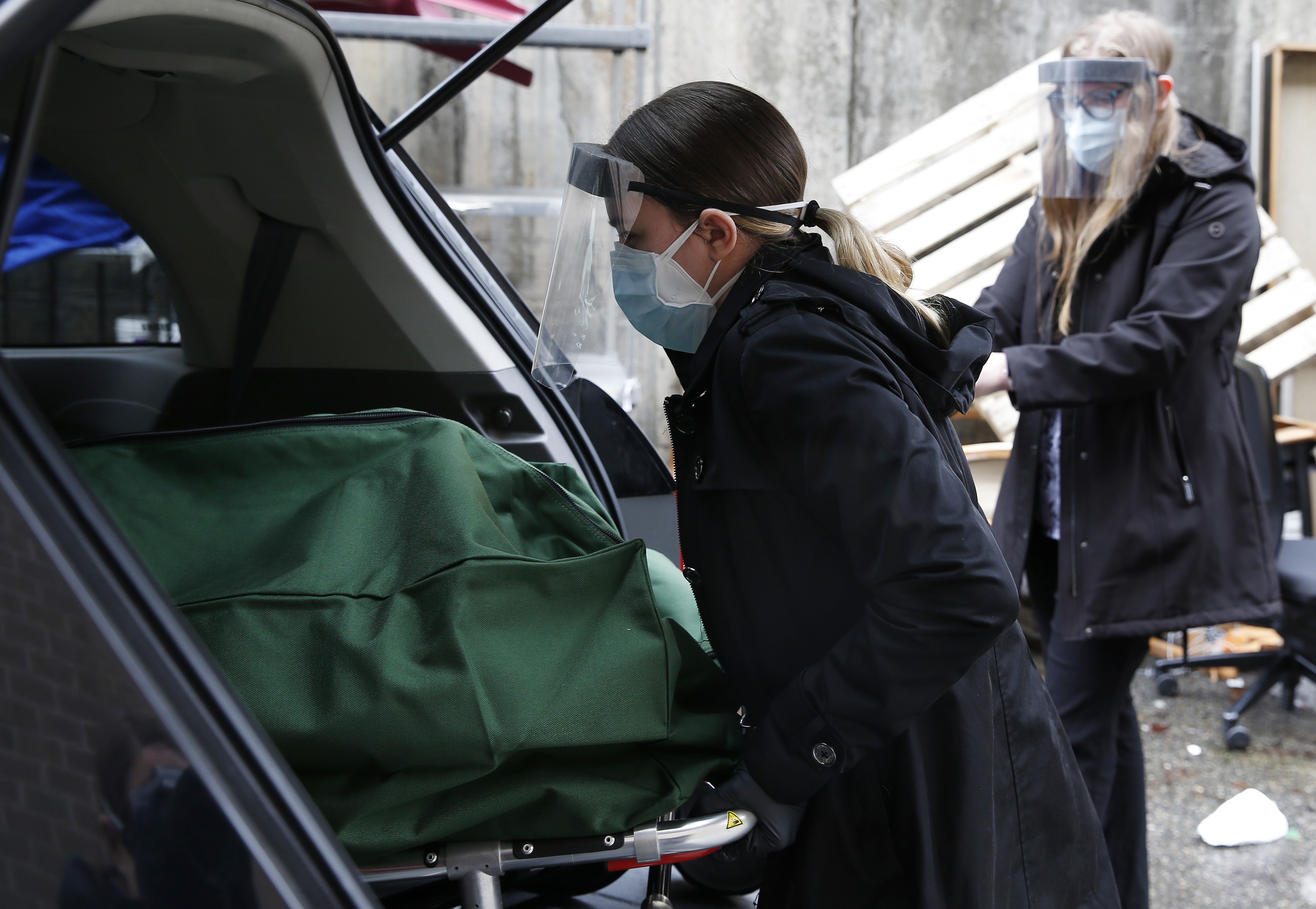 Catie Ruggiero (left) and Jacqueline Brangiforte, both apprentice funeral directors, transported a body from Melrose Wakefield Hospital.