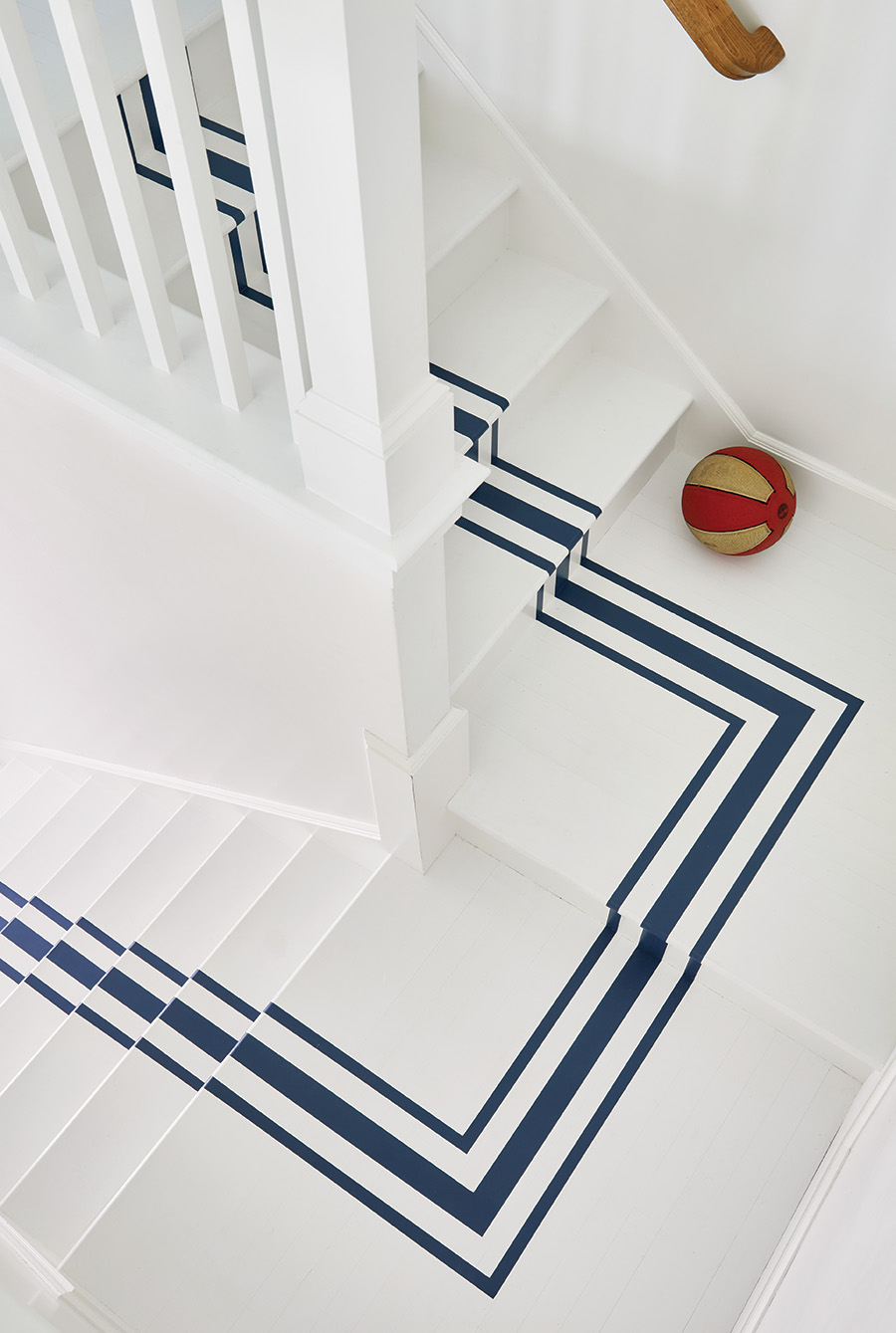Chessin commissioned Connecticut-based decorative art firm Deux Femmes to paint a faux runner on the stairs.