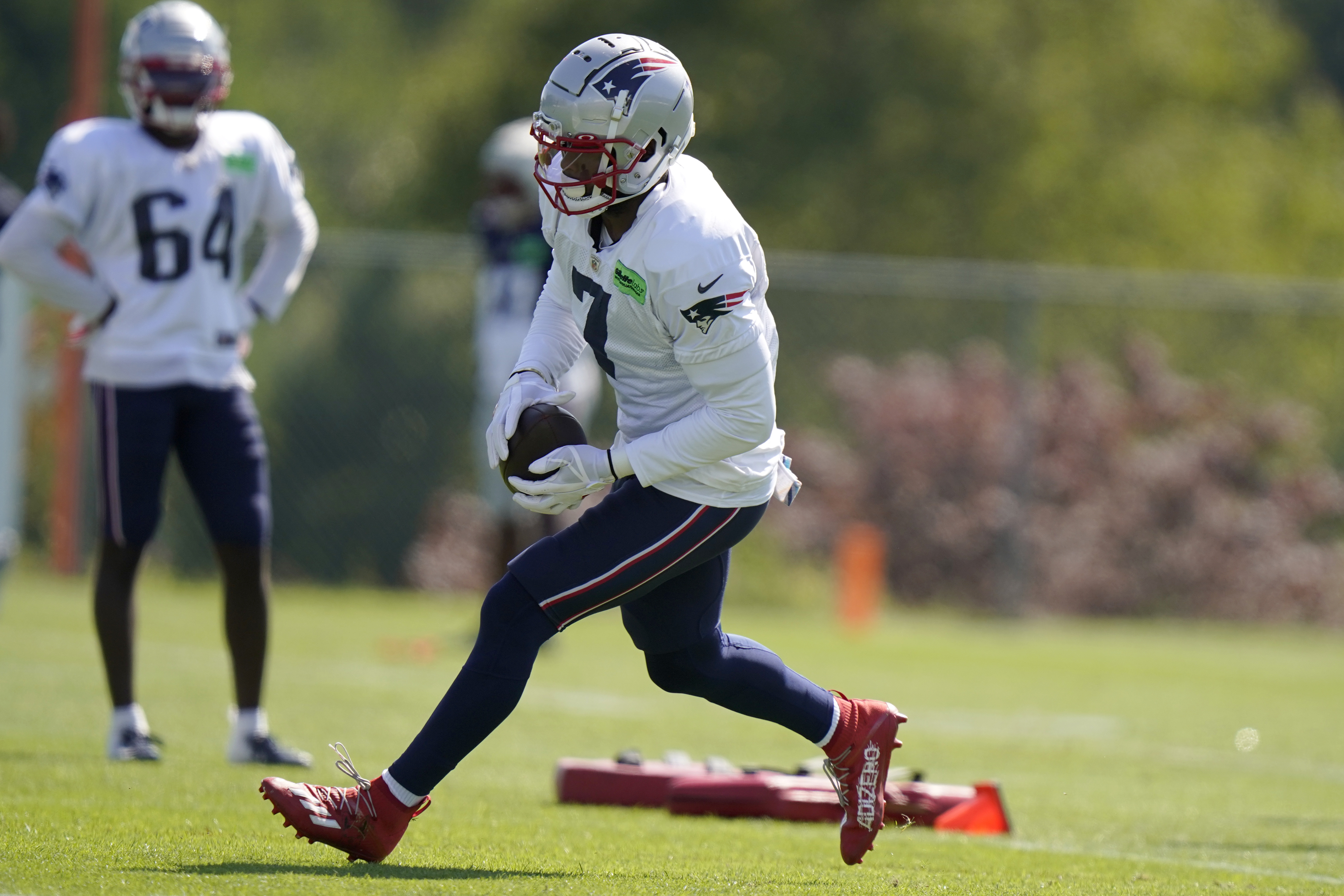 JuJu Smith-Schuster Flashes Potential on Day Two of Patriots Training Camp