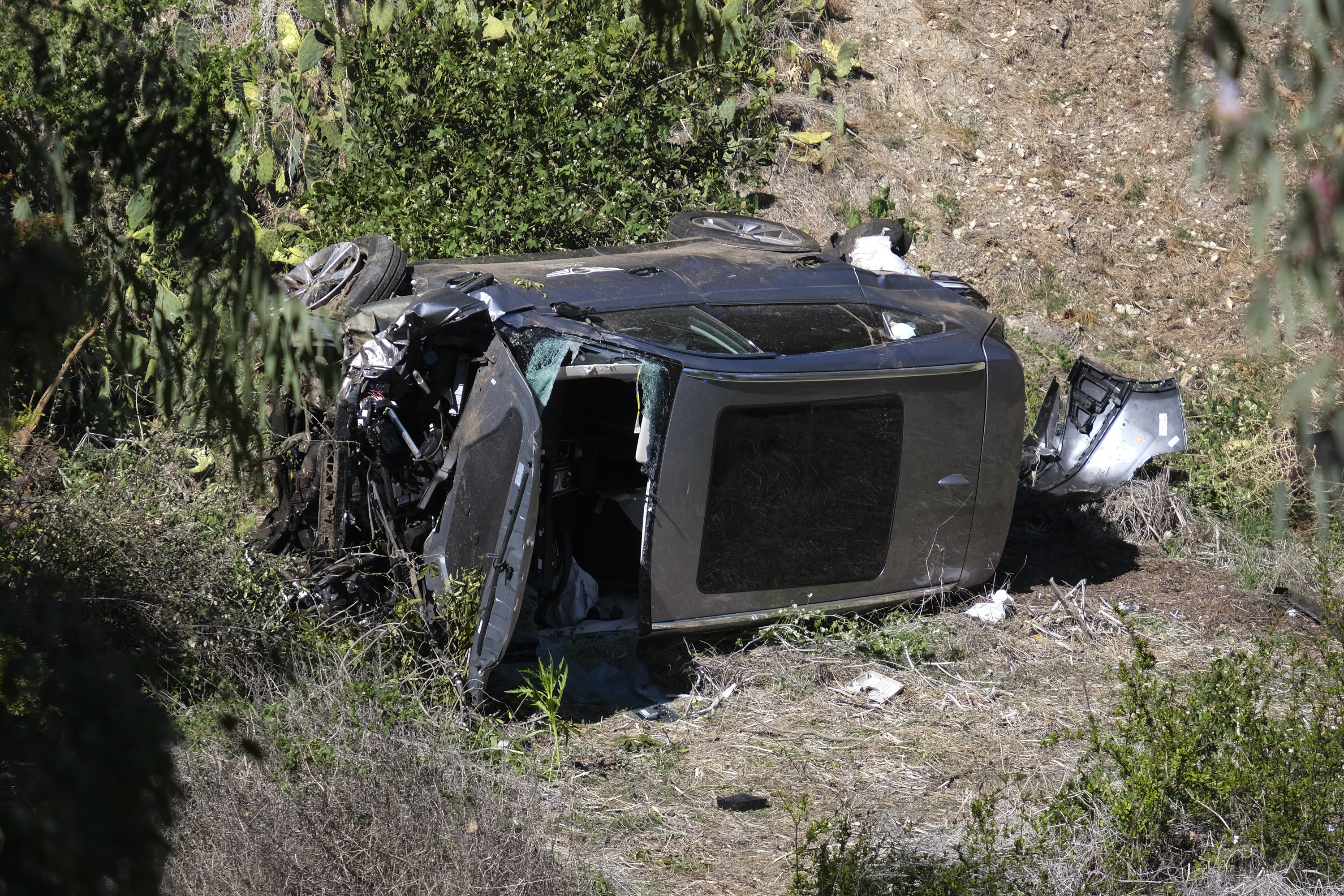 Tiger Woods suffers leg injuries in California single-car crash, is 'awake,  responsive, and recovering' - The Boston Globe