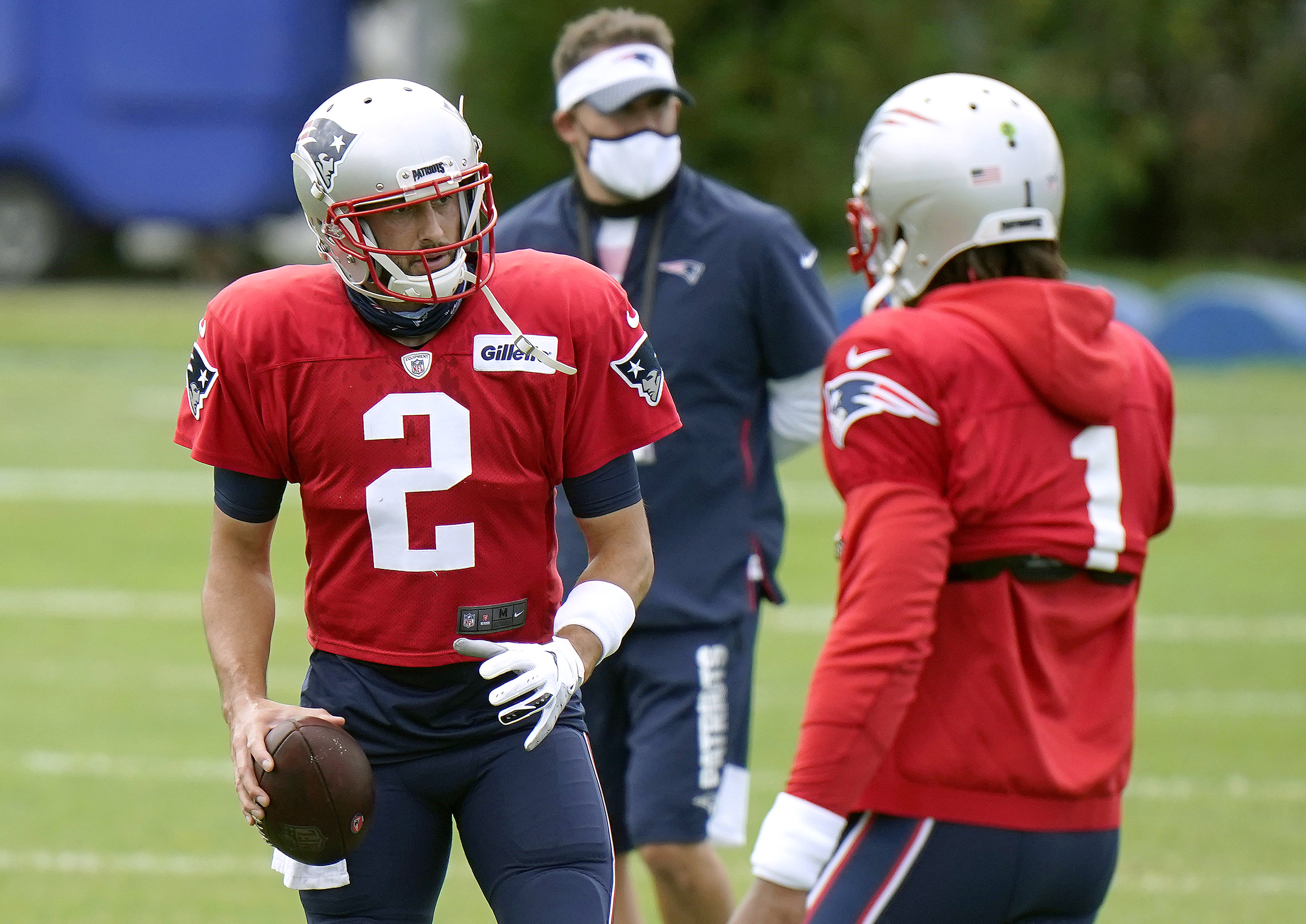 Brian Hoyer embraces his role in the Patriots quarterback room