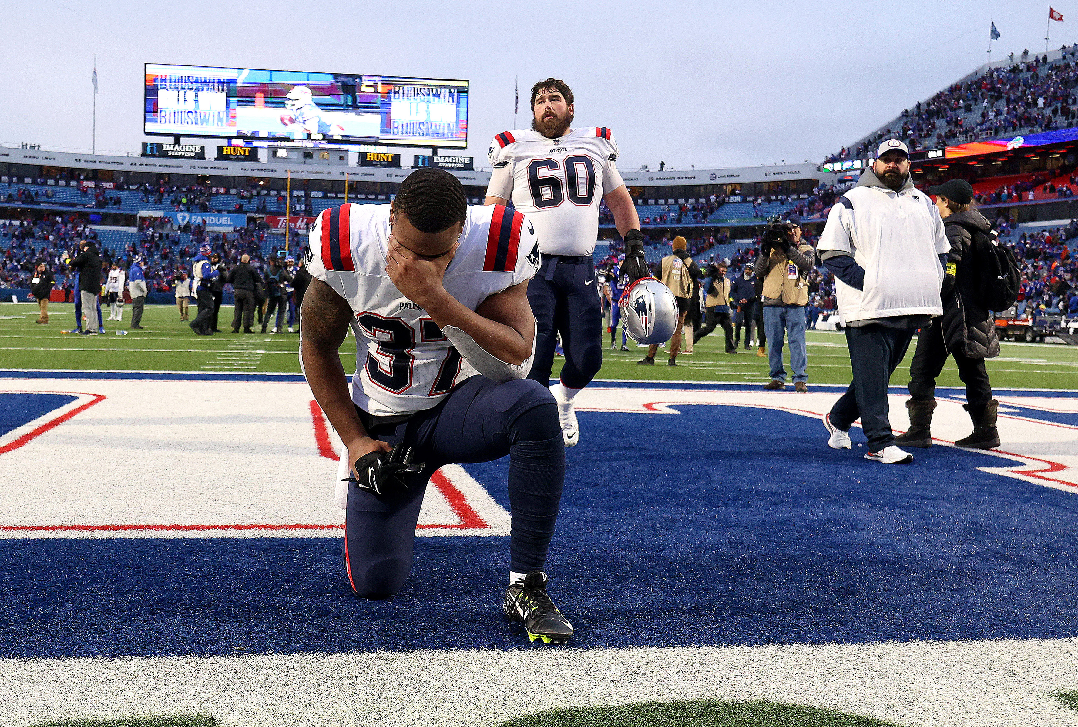 New England Patriots: Hunter Henry, Yay or Nay? Jakobi Meyers, Mike  McGlinchey on Free Agent Friday