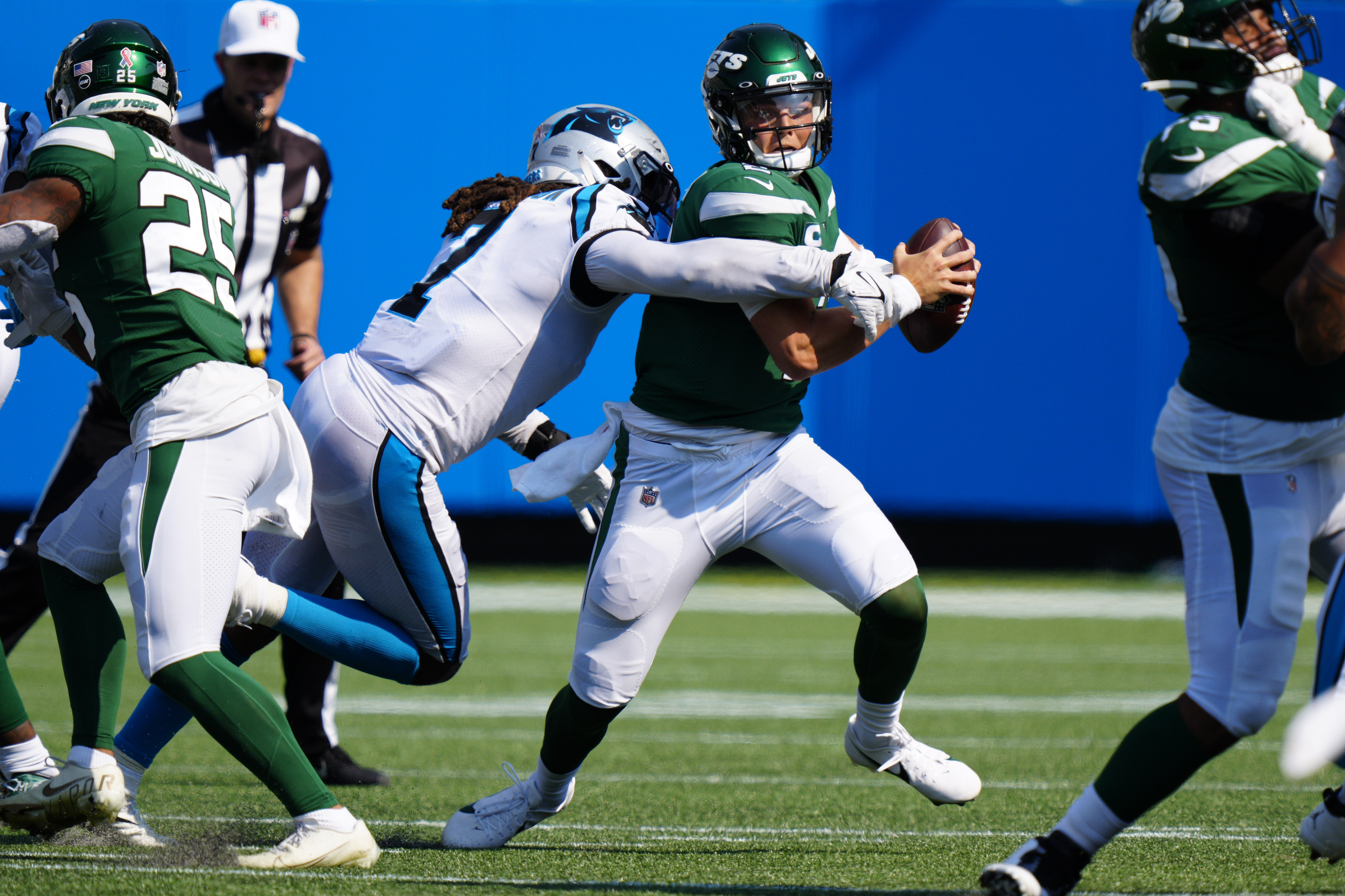 New York Jets quarterback Mark Sanchez (6) scrambles against the