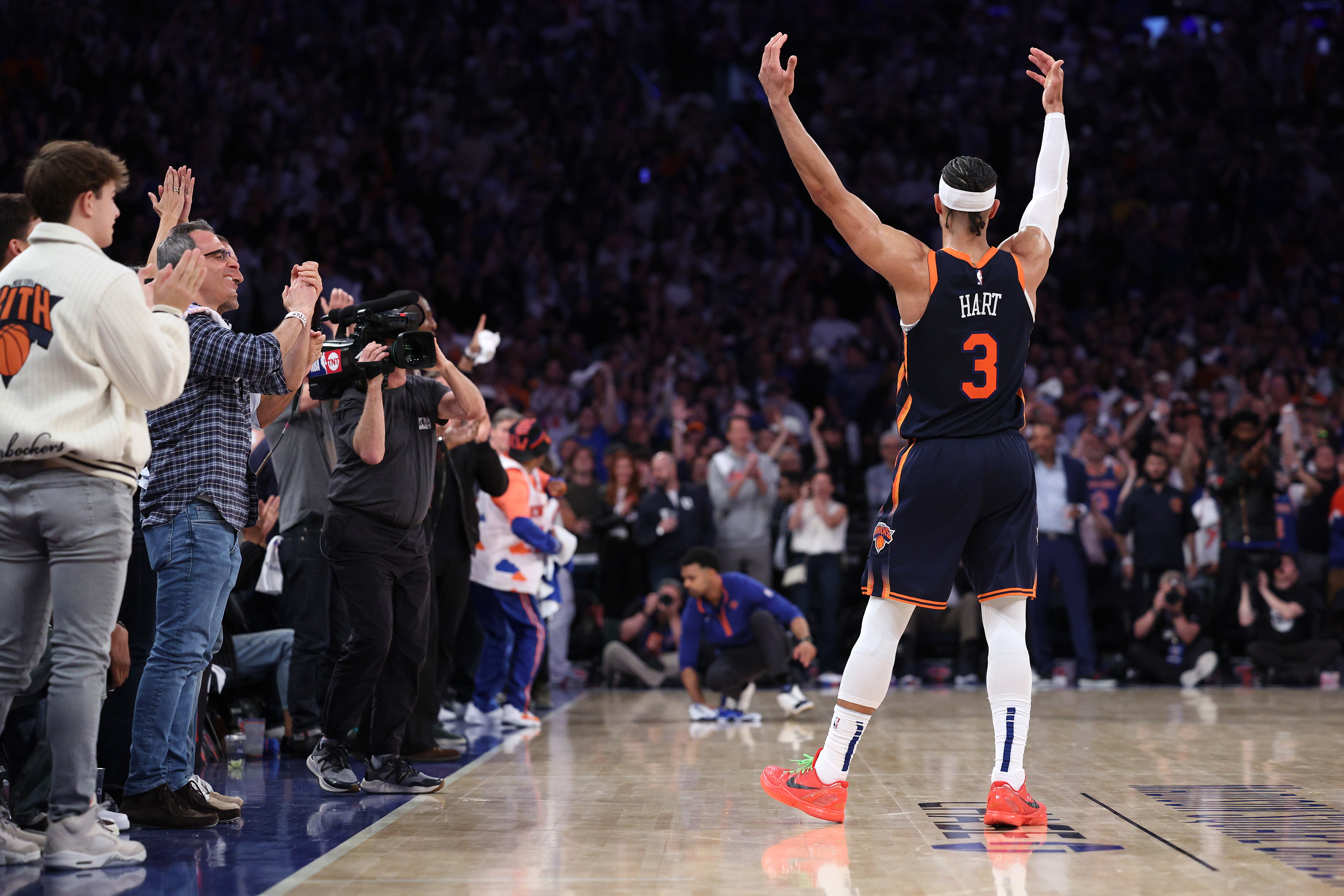 Knicks 130, Pacers 121: Jalen Brunson pulls a Willis Reed in