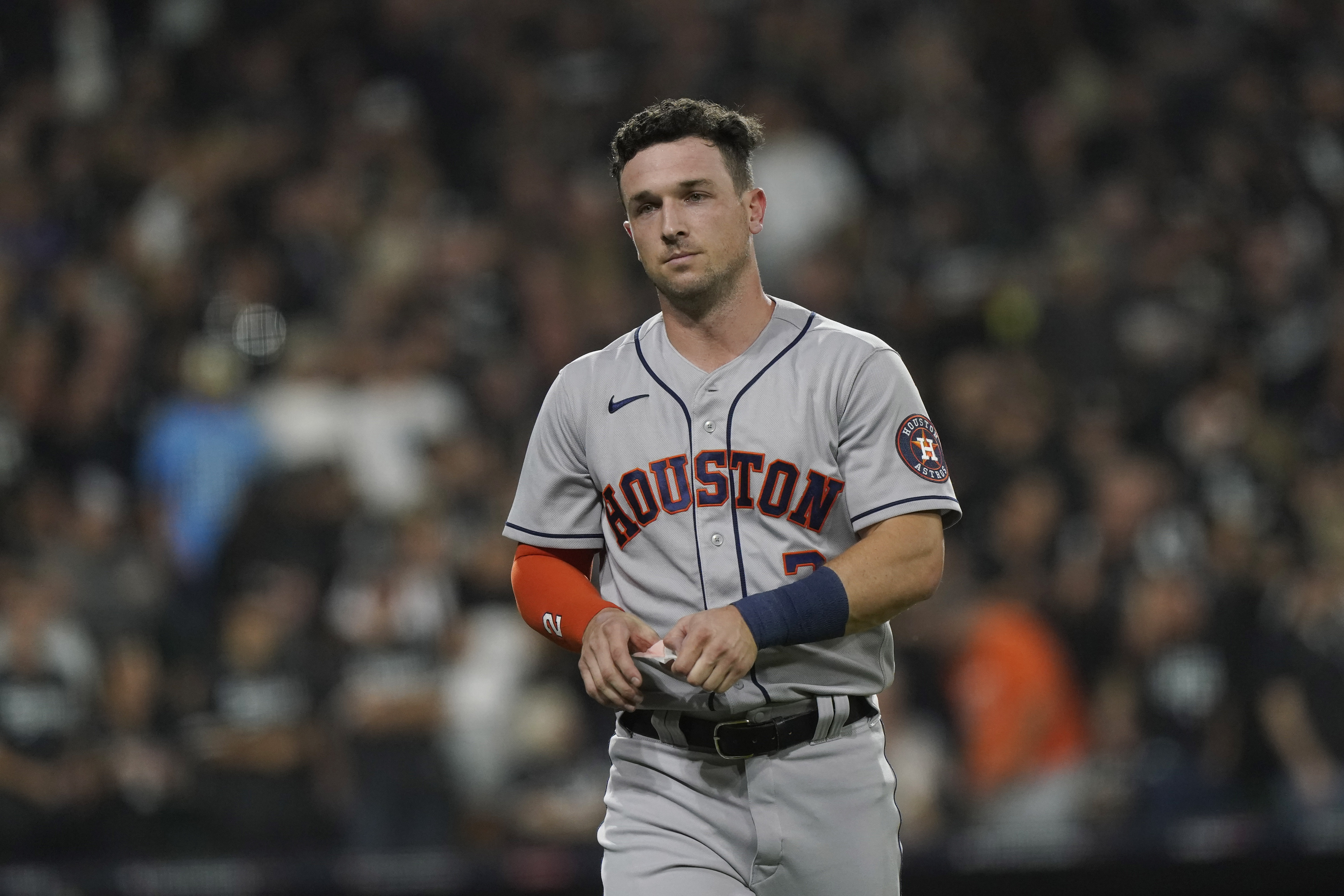 Alex Bregman and the Astros still hold a 2-1 series lead.