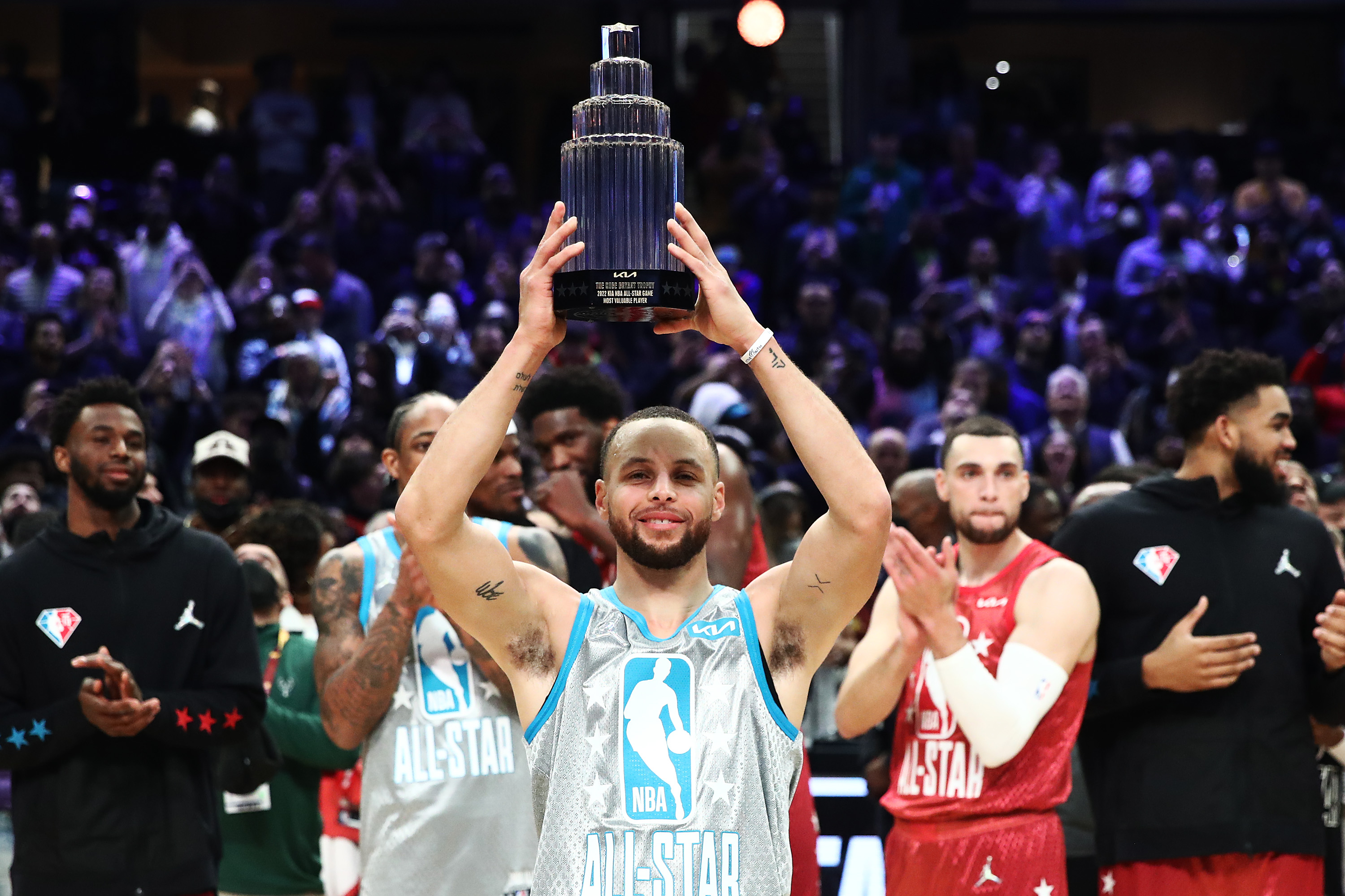 The Latest: Curry, James lead Team LeBron to All-Star win