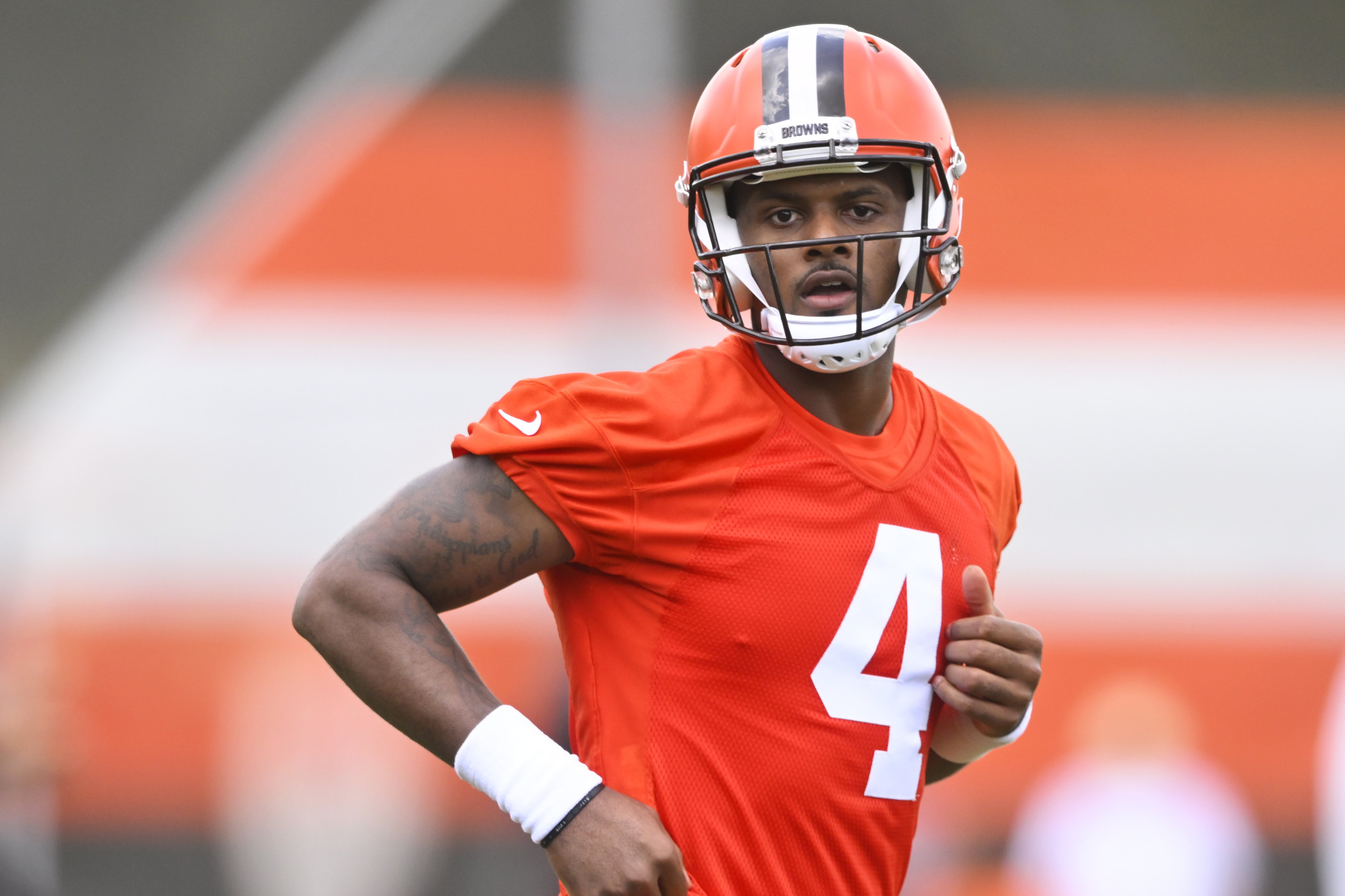 Deshaun Watson runs for TD, Browns bottle up Joe Burrow in 24-3