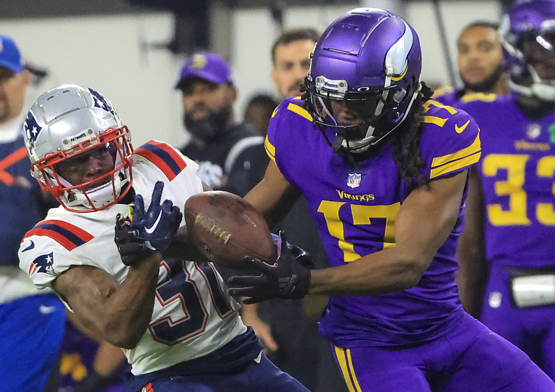 Highlights: Patriots fall to Vikings 33-26 on Thanksgiving night