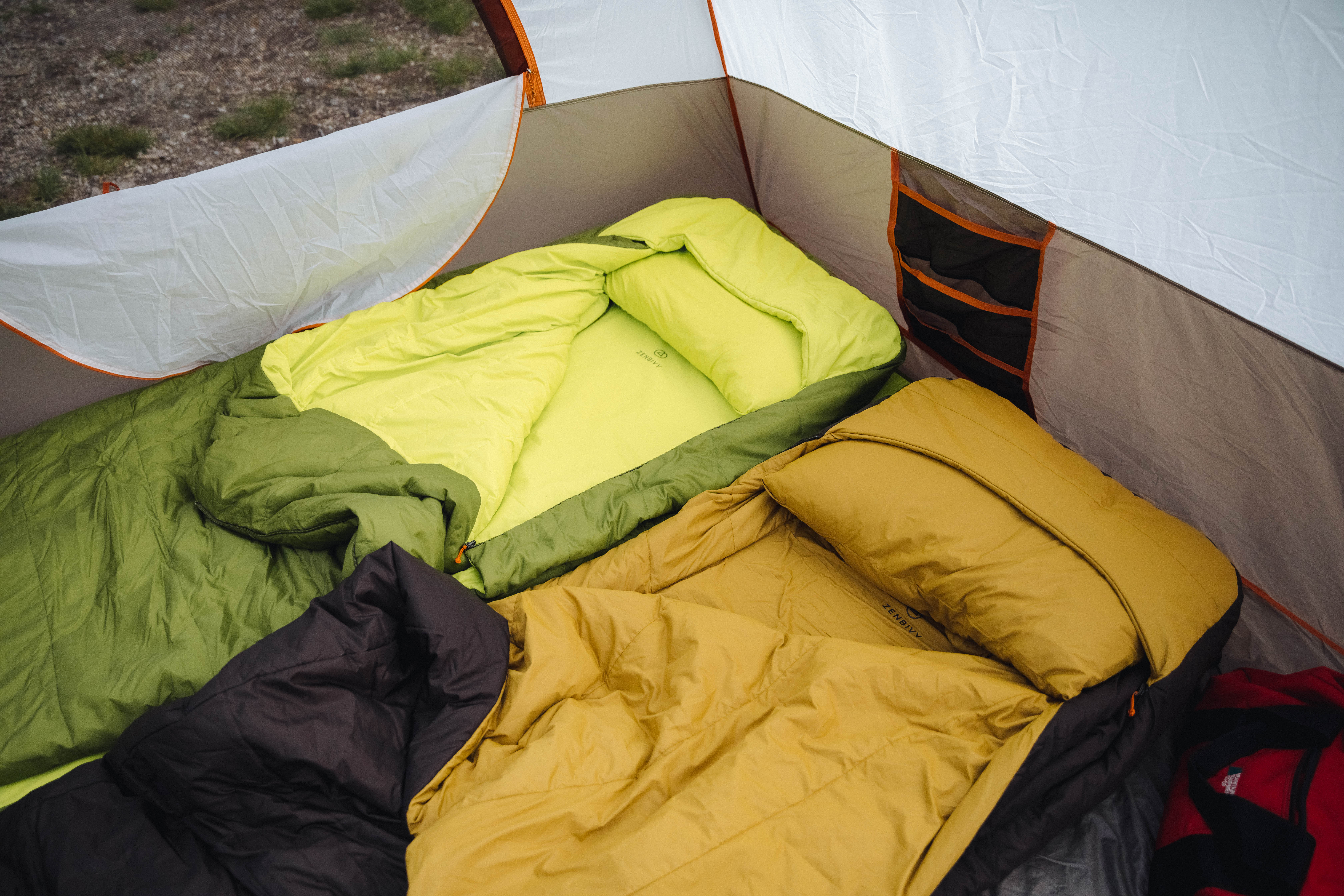 The Motobed, which is available in large (25 inches by 76 inches) and extra large (30 inches by 78 inches), features a 1.5 inch inflatable air mattress with a super comfortable foam mattress topper and a silky sheet bed. .