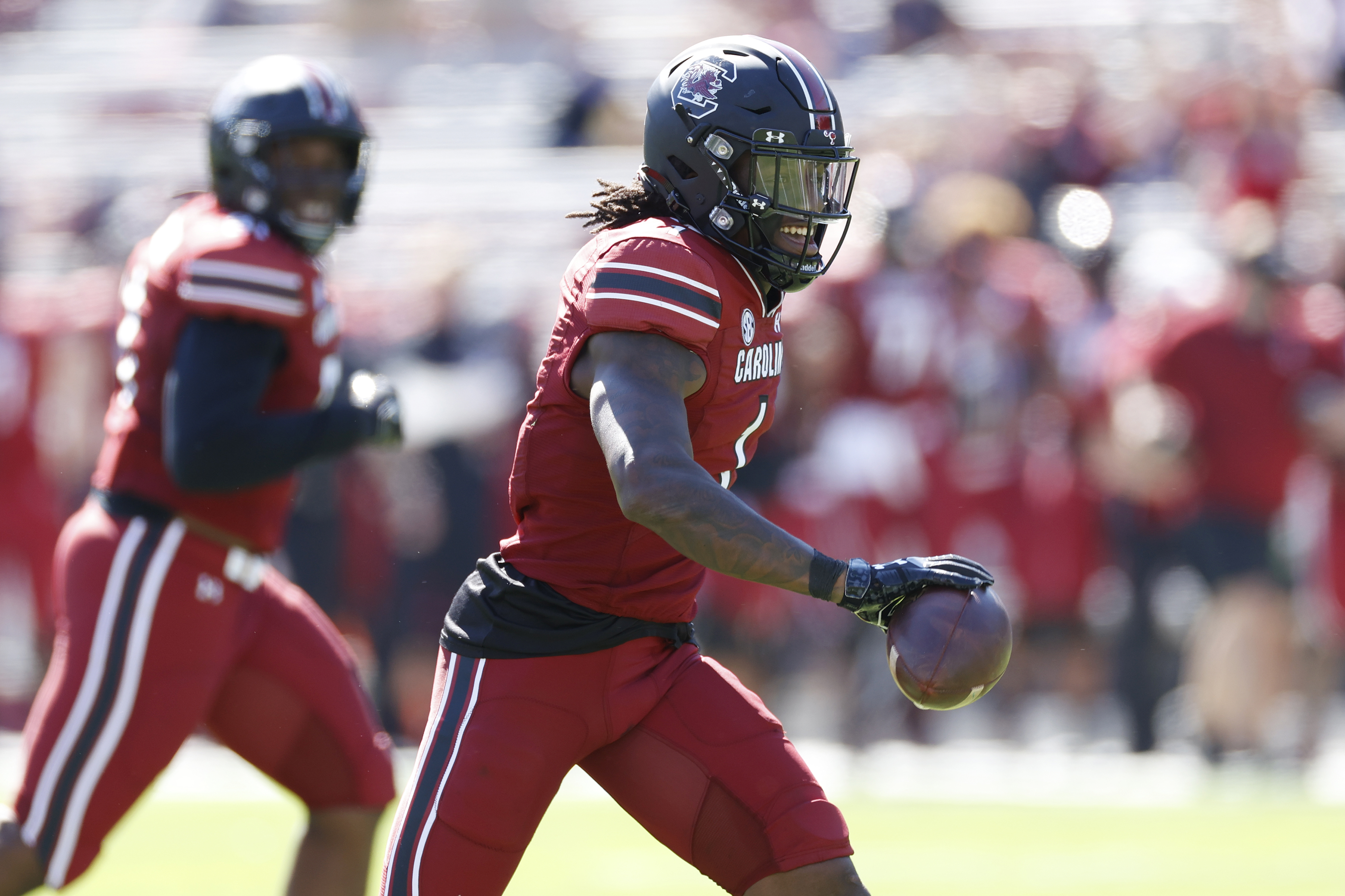 Shi Smith makes incredible one-handed TD grab for South Carolina