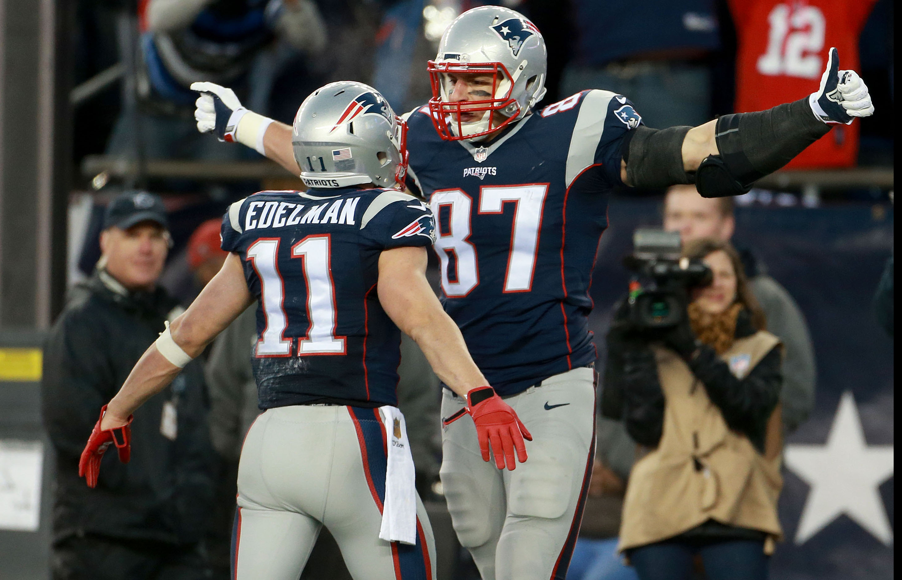 Like Gronk before him, Patriots' Edelman spikes puck at Bruins game - NBC  Sports