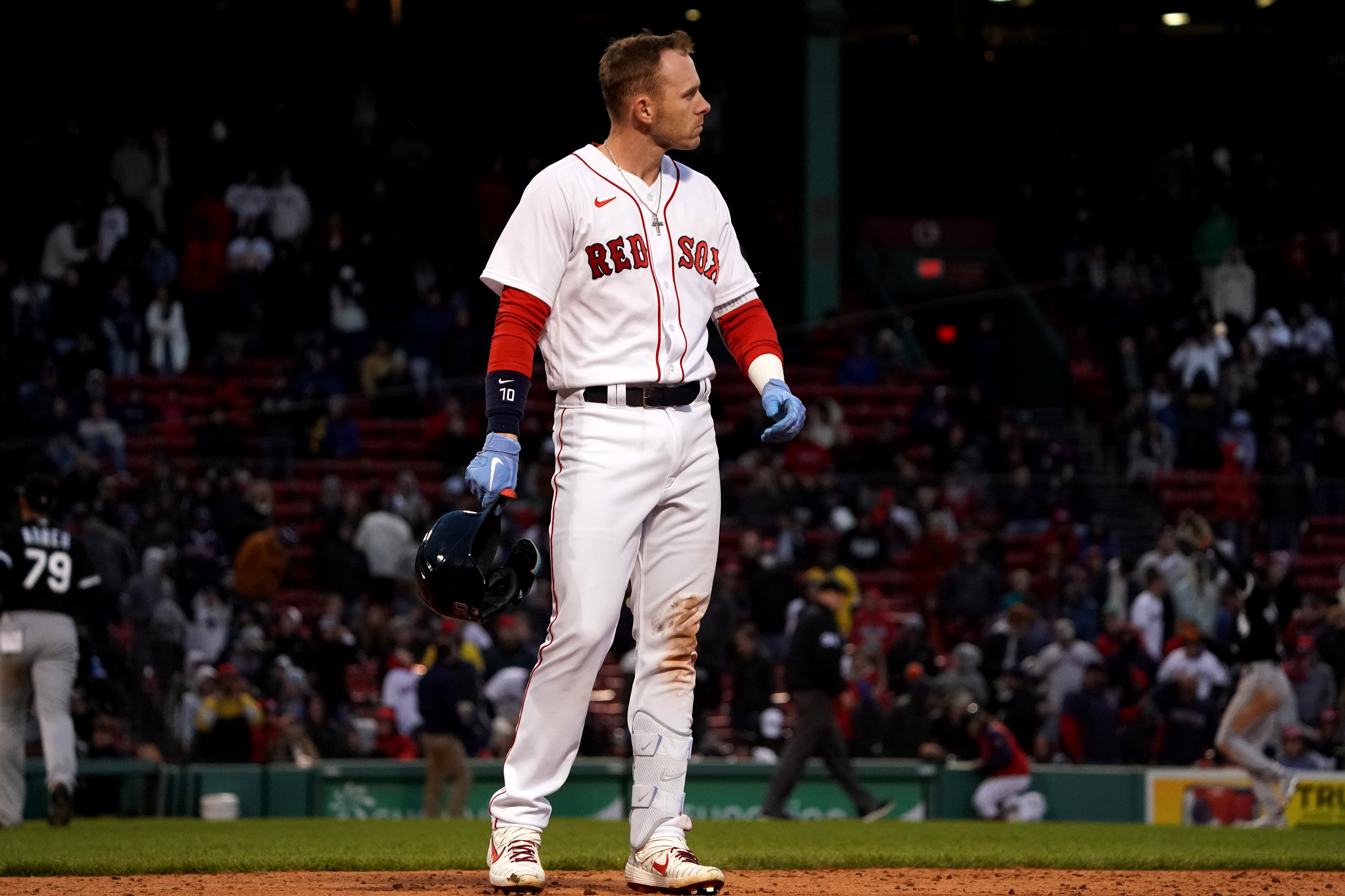 Red Sox fall in 10 innings after blowing one-run lead in ninth to