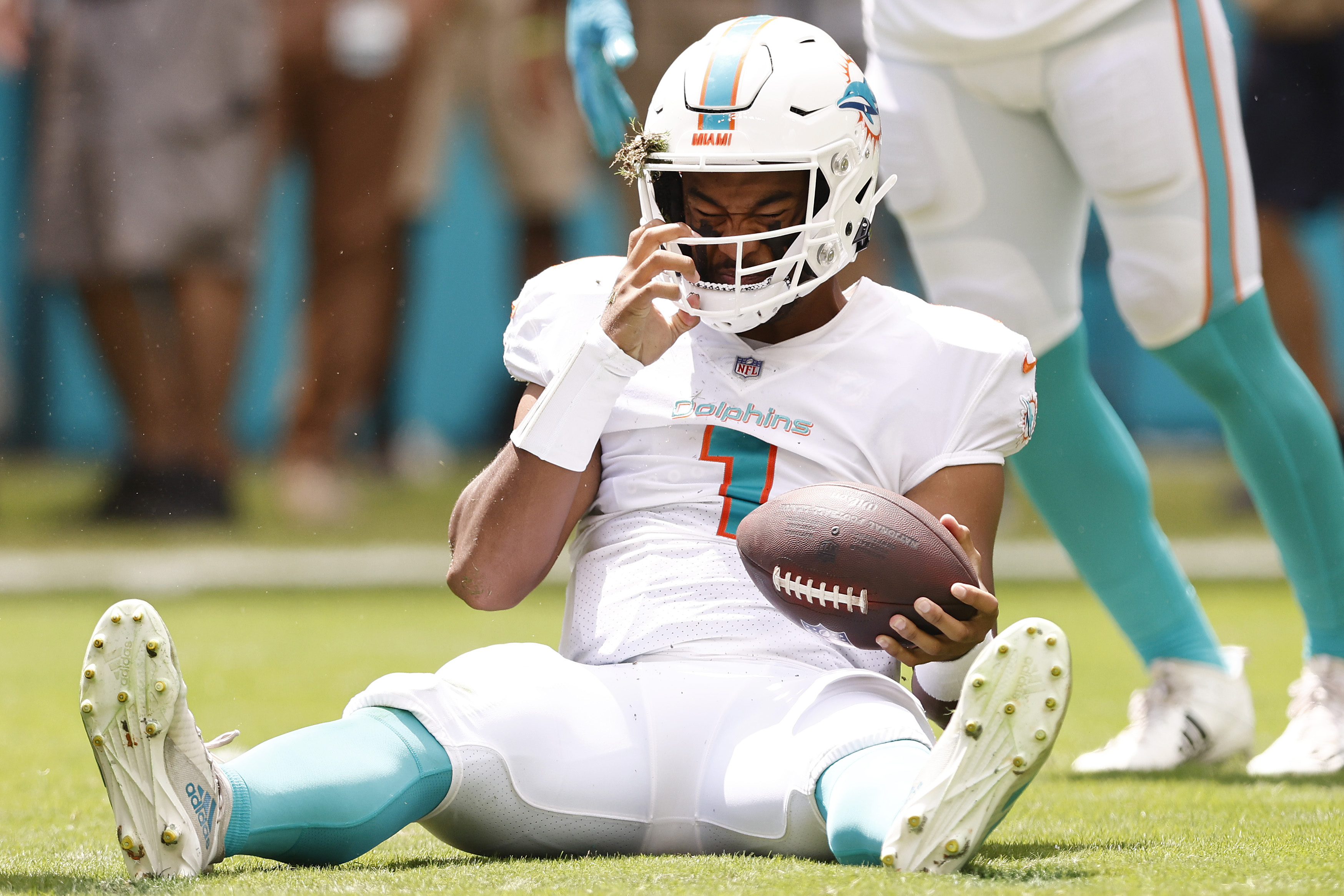 Tua Tagovailoa undergoing tests in Miami; no timetable for Dolphins QB's  return to field