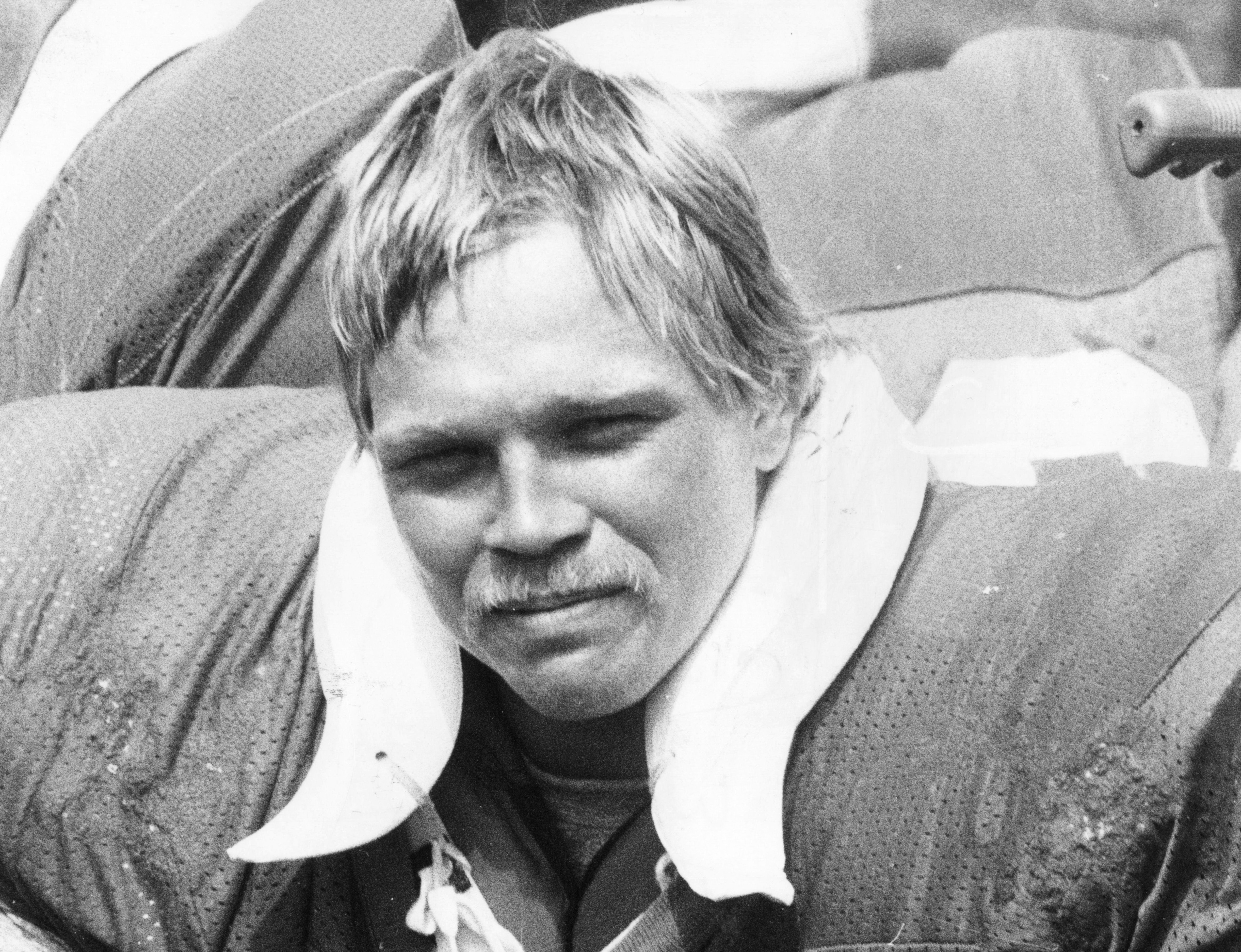 Former Patriots linebacker Clayton Weishuhn dies at 62 in single