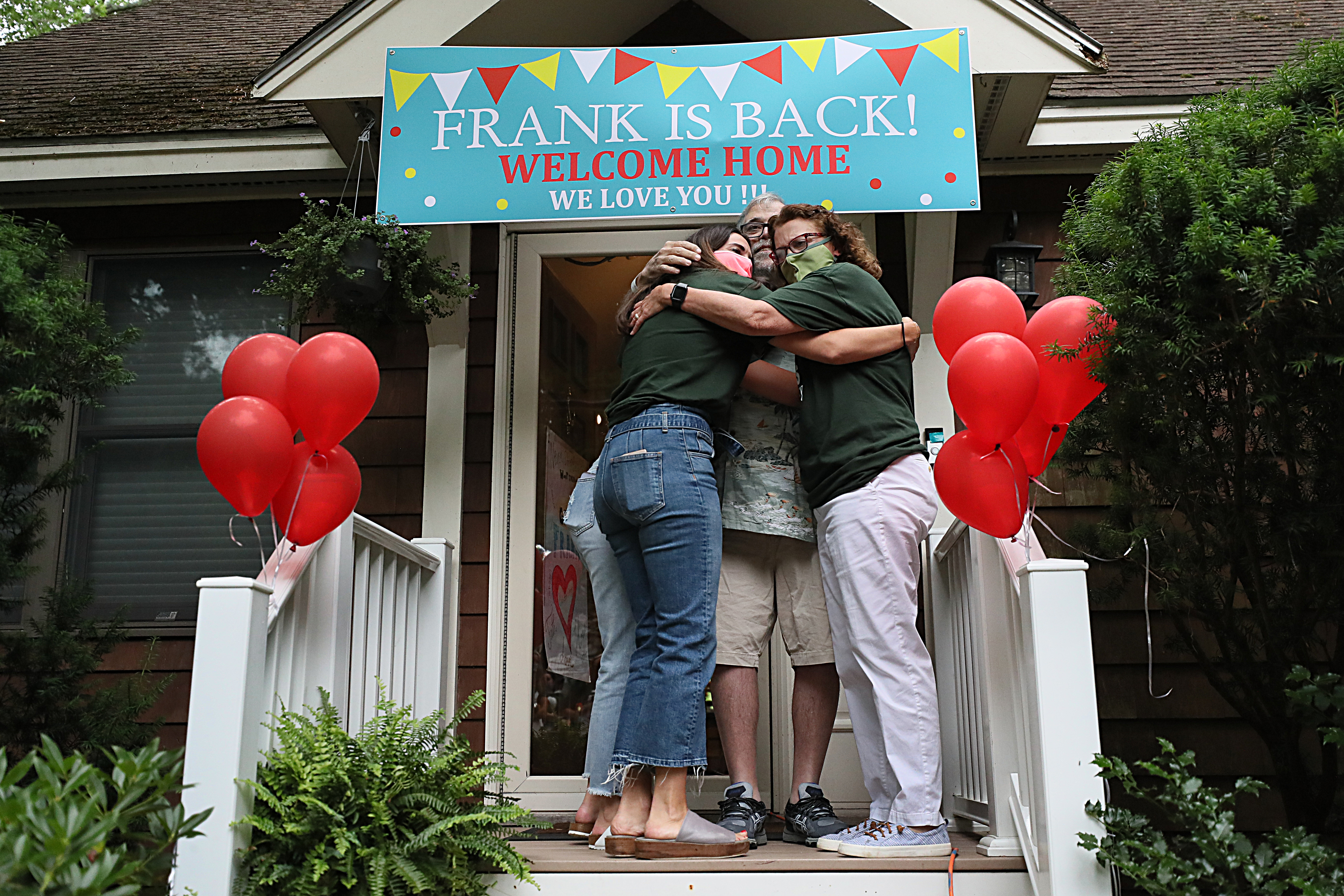 Frank Cutitta was embraced by his wife and daughters as he finally returned home after 100 days of battling coronavirus.